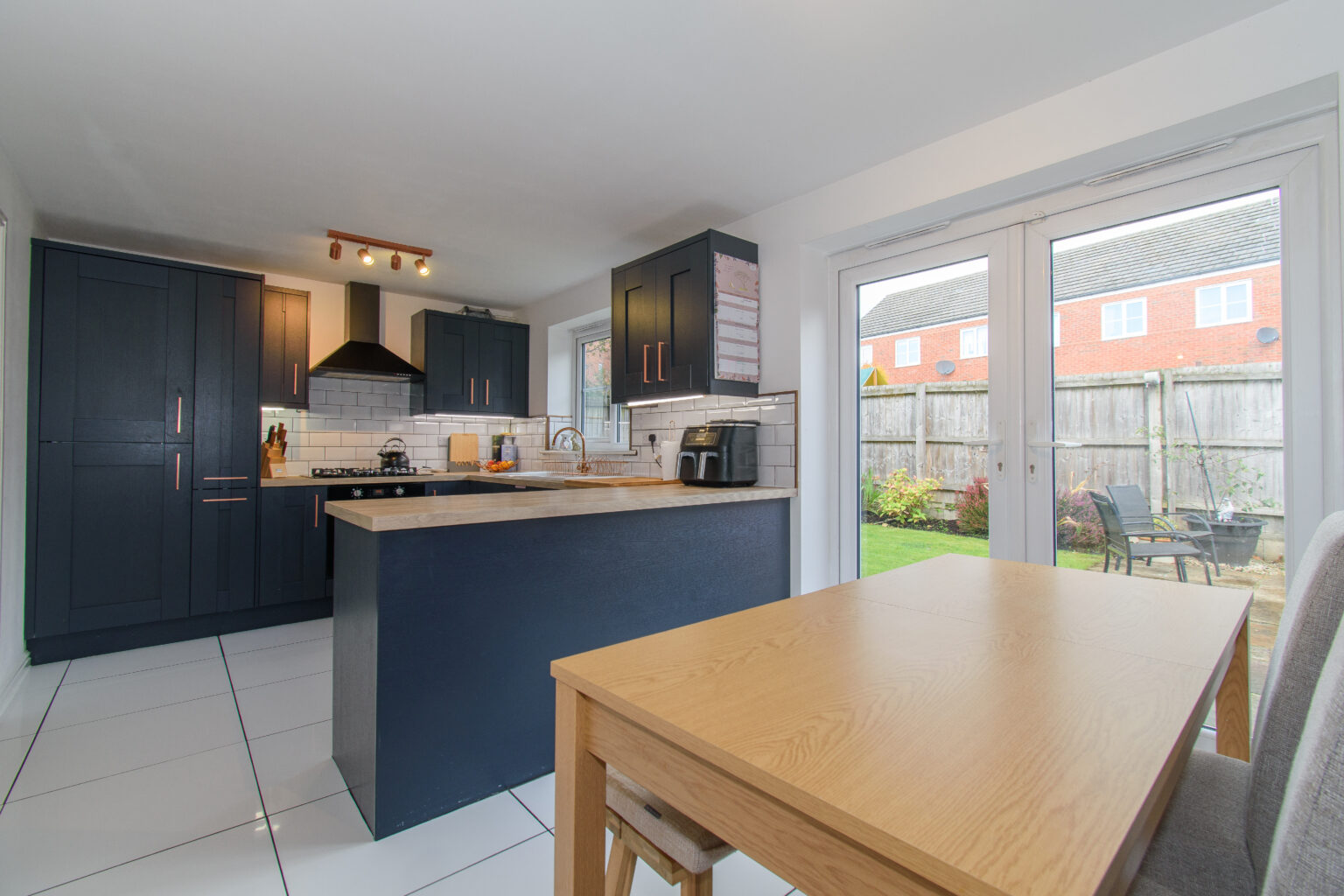 Beautifully Updated 3 Bedroom Detached Home For Sale in Newton-Le-Willows (WA12)