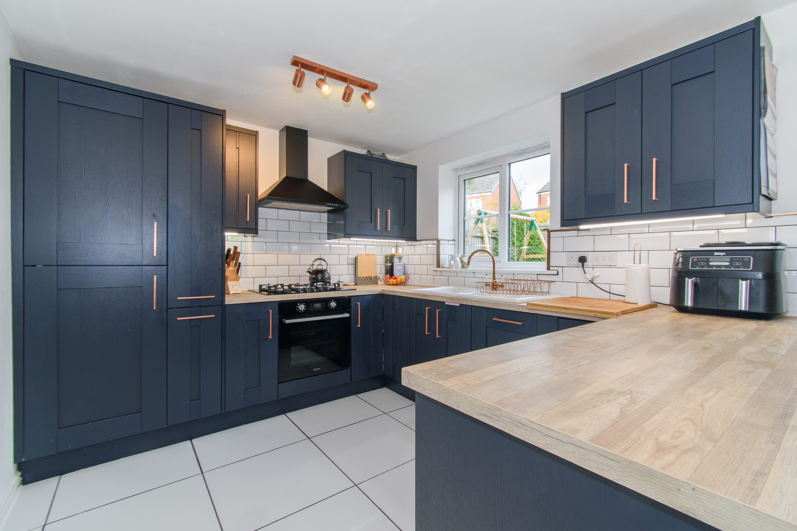 DSC_0998 Beautifully Updated 3 Bedroom Detached Home For Sale in Newton-Le-Willows (WA12)