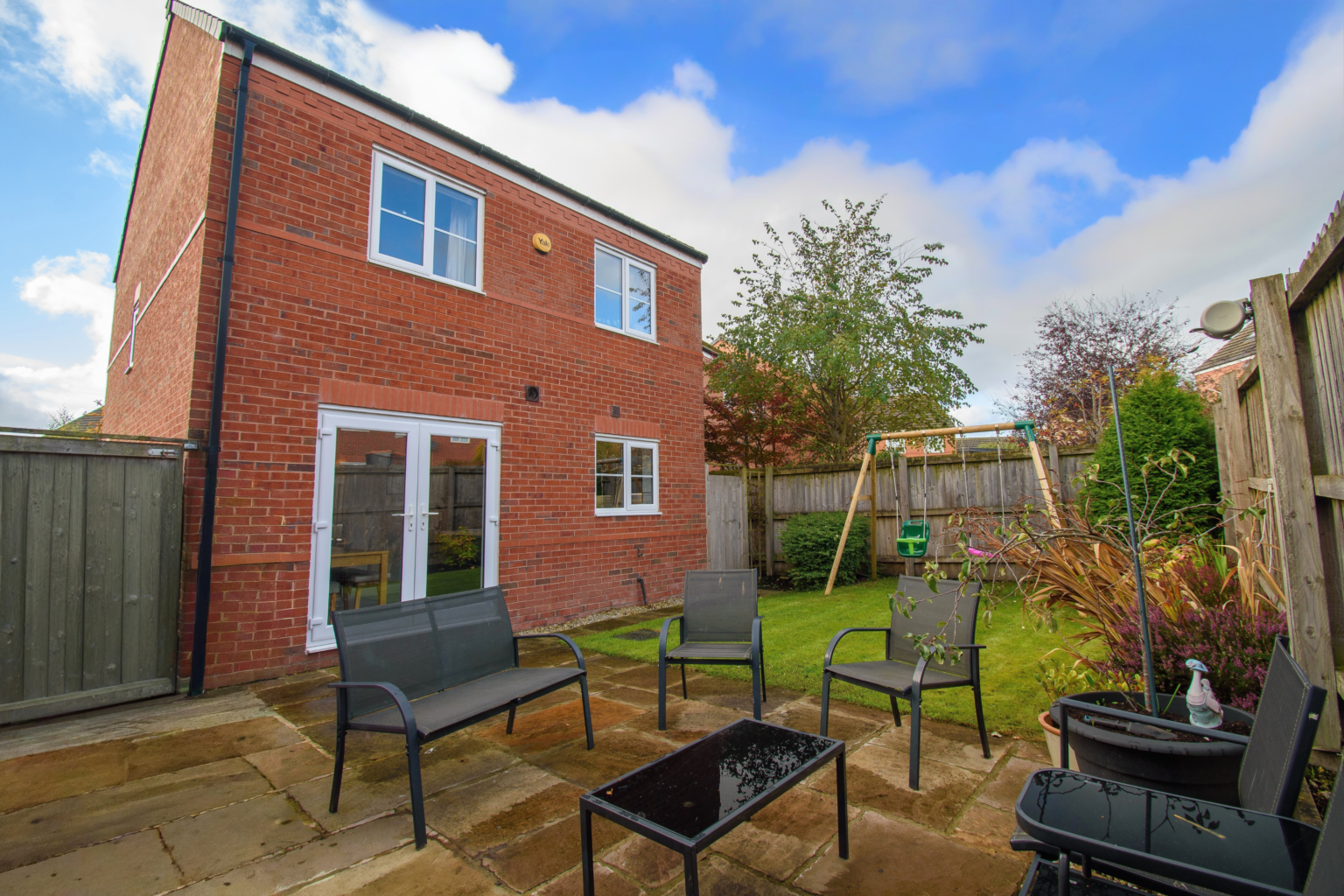 Beautifully Updated 3 Bedroom Detached Home For Sale in Newton-Le-Willows (WA12)