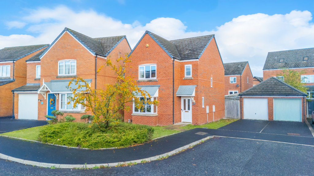 Beautifully Updated 3 Bedroom Detached Home For Sale in Newton-Le-Willows (WA12)