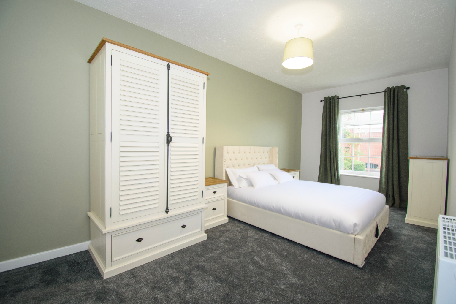 Luxury, Fully Renovated & Furnished 2 bedroom apartment To Let in Warrington town centre (WA1)