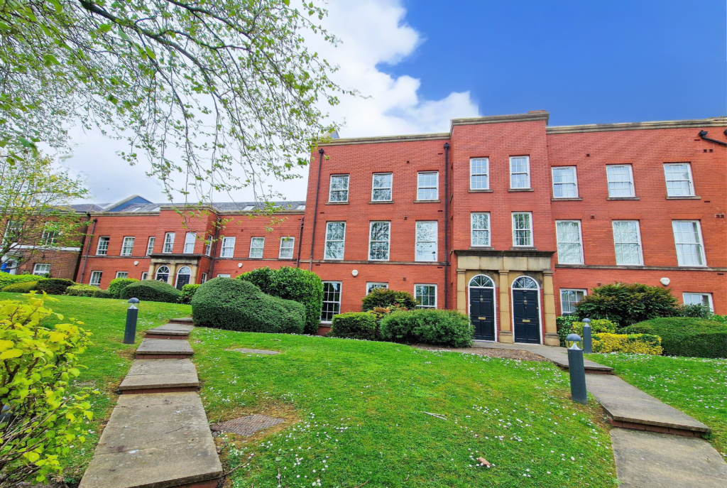 Luxury, Fully Renovated & Furnished 2 bedroom apartment To Let in Warrington town centre (WA1)
