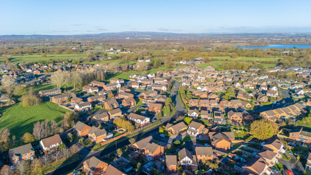 Beautifully Maintained 3 Bedroom Detached Bungalow For Sale in Lowton (WA3)