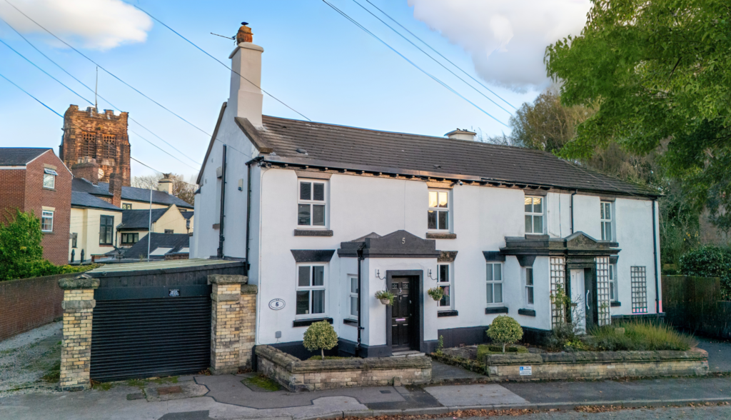 Charming 3 Bedroom Semi-Detached Home For Sale in Newton-le-Willows (WA12)