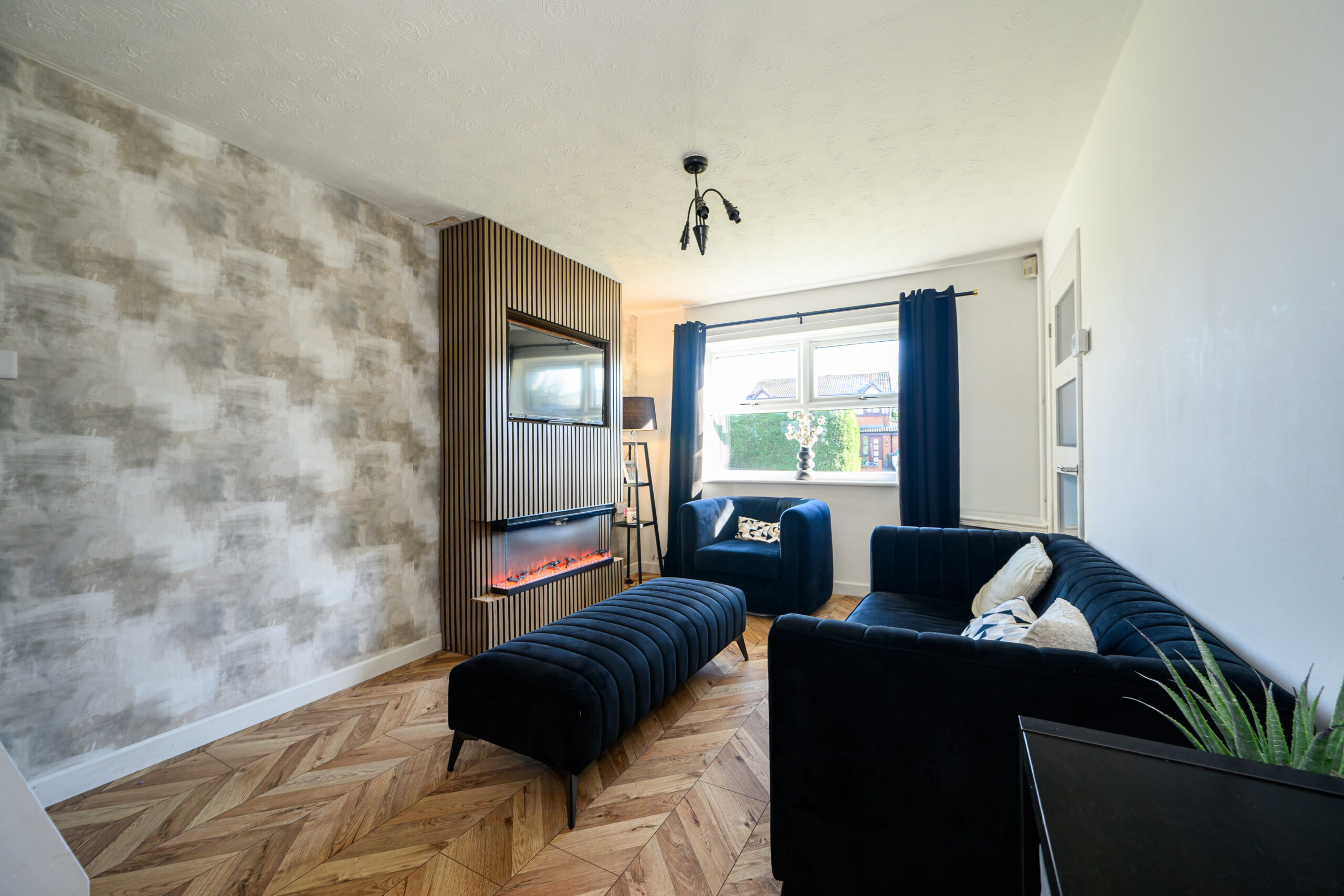 Beautifully Renovated 2 Bedroom Semi-Detached Home For Sale in Newton-le-Willows (WA12) Beautifully Renovated 2 Bedroom Semi-Detached Home For Sale in Newton-le-Willows (WA12)