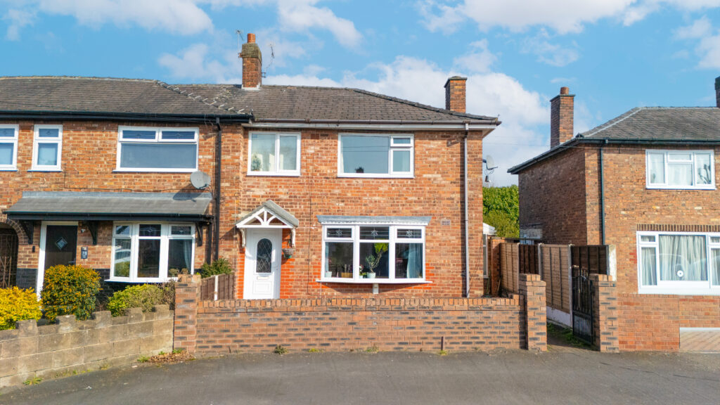 Well-Proportioned 3 Bedroom End-Terraced Home For Sale in Warrington (WA2)