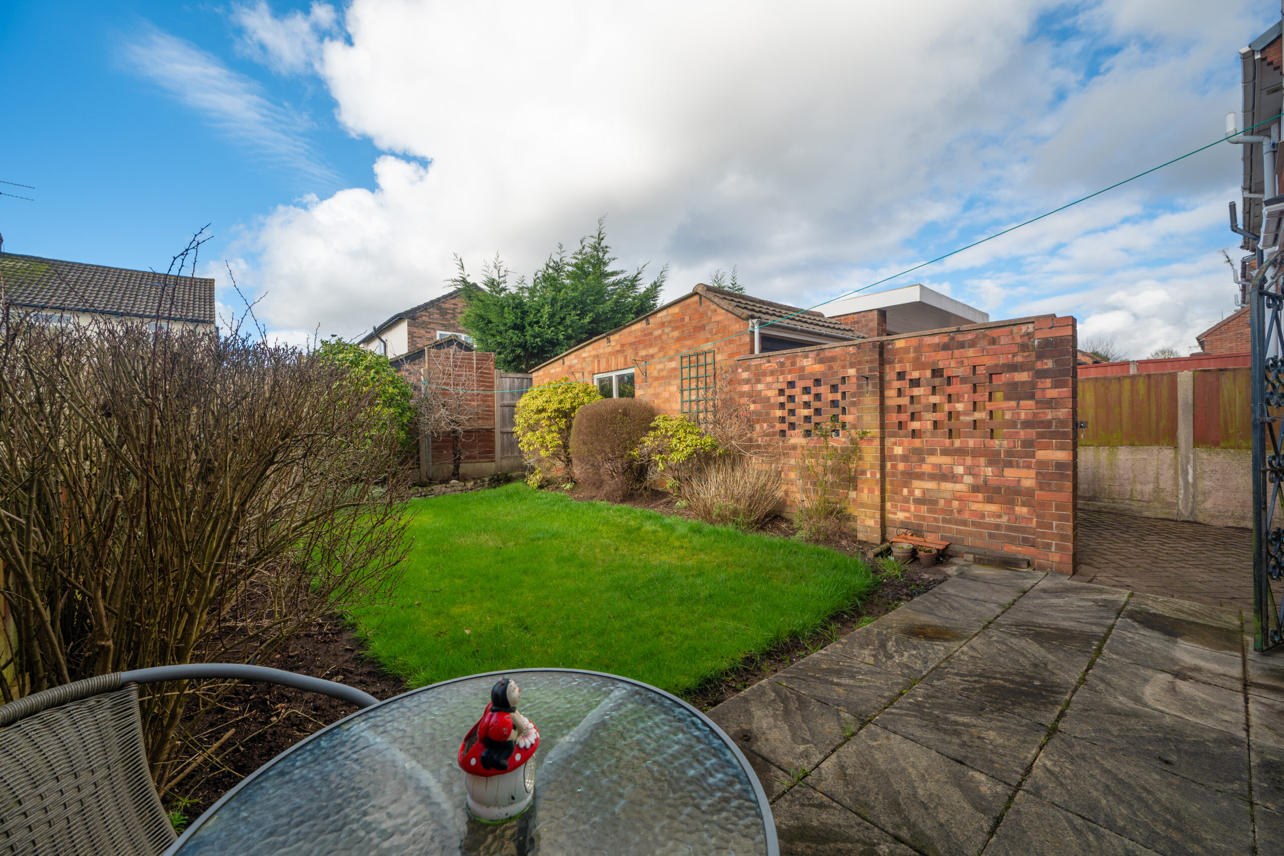 Beautifully Maintained 3 Bedroom Semi-Detached Home For Sale in Newton-Le-Willows (WA12) Beautifully Maintained 3 Bedroom Semi-Detached Home For Sale in Newton-Le-Willows (WA12)