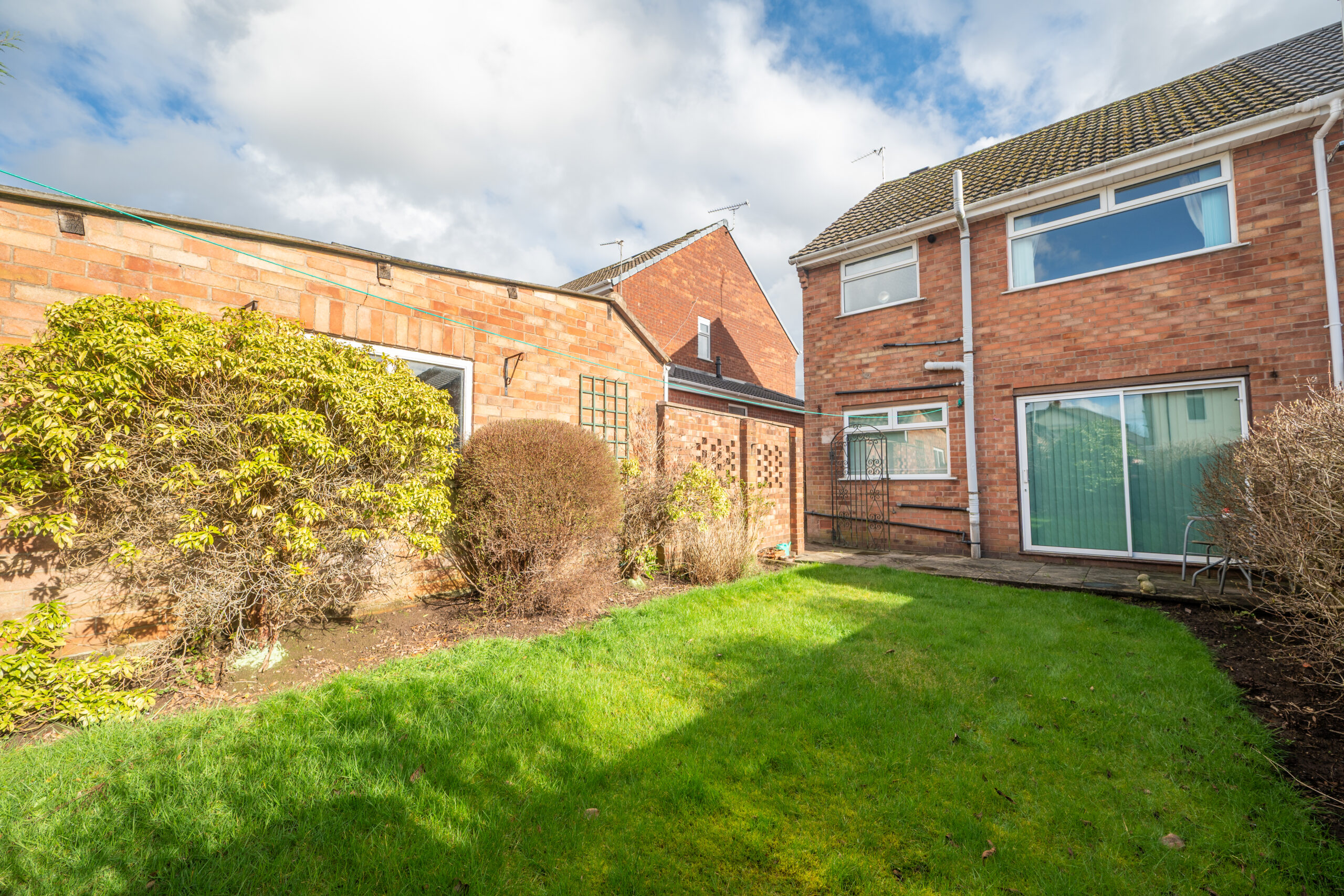 Beautifully Maintained 3 Bedroom Semi-Detached Home For Sale in Newton-Le-Willows (WA12) Beautifully Maintained 3 Bedroom Semi-Detached Home For Sale in Newton-Le-Willows (WA12)