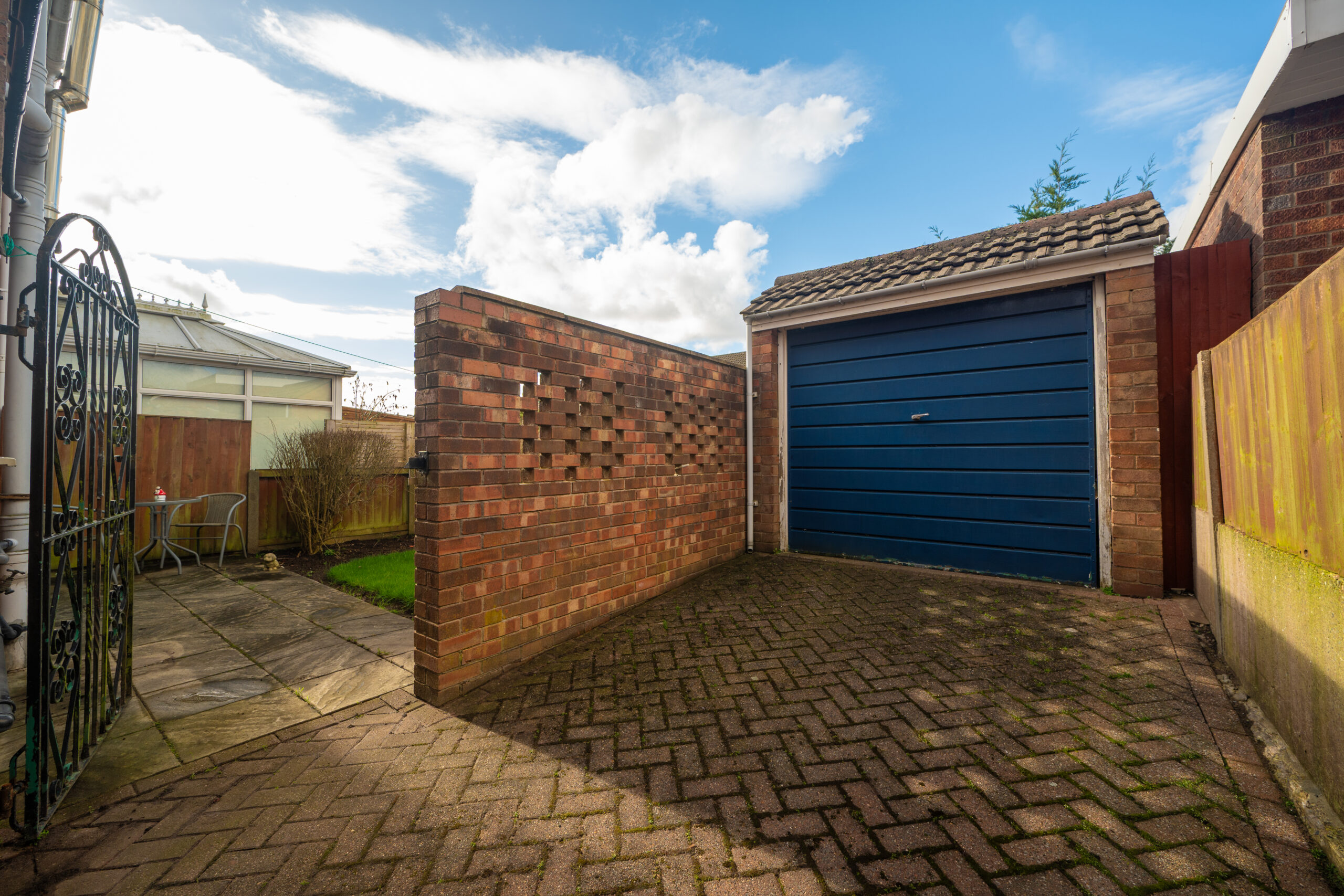 Beautifully Maintained 3 Bedroom Semi-Detached Home For Sale in Newton-Le-Willows (WA12) Beautifully Maintained 3 Bedroom Semi-Detached Home For Sale in Newton-Le-Willows (WA12)