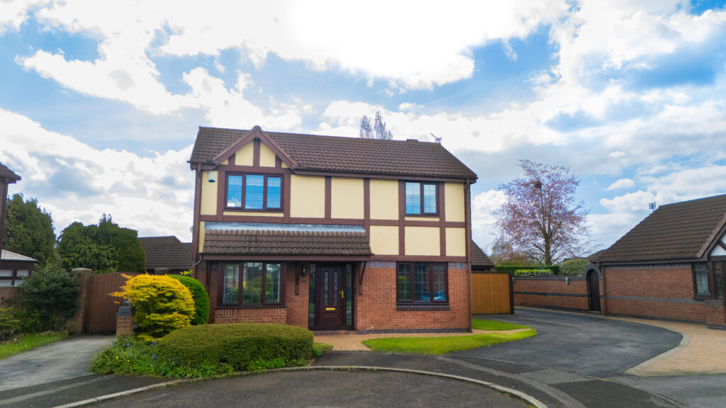 3 Bedroom Detached Family Home for Sale in Great Sankey, Warrington (WA5) Racey Estates