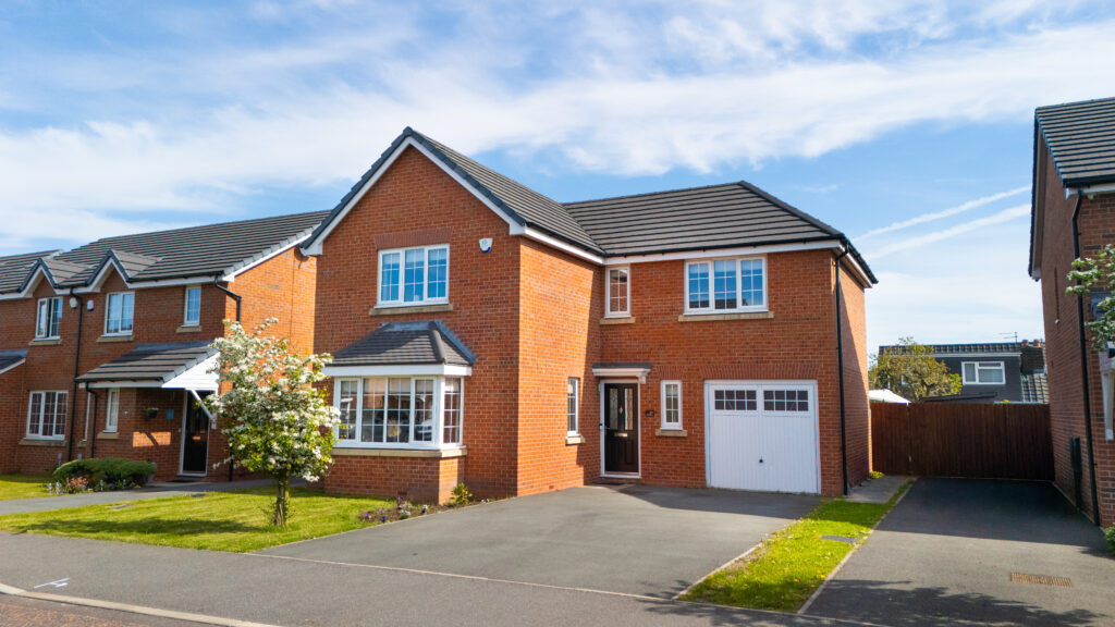 Beautifully Presented 4 Bedroom Detached House For Sale In Lowton (WA3)