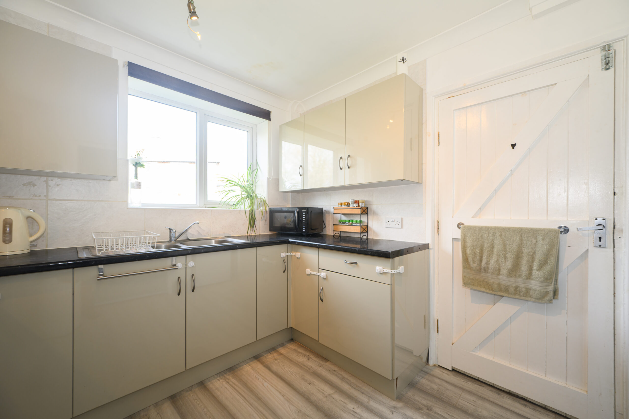 3 Bedroom Semi-Detached Family Home for Sale in Newton-le-Willows (WA12) 3 Bedroom Semi-Detached Family Home for Sale in Newton-le-Willows (WA12)