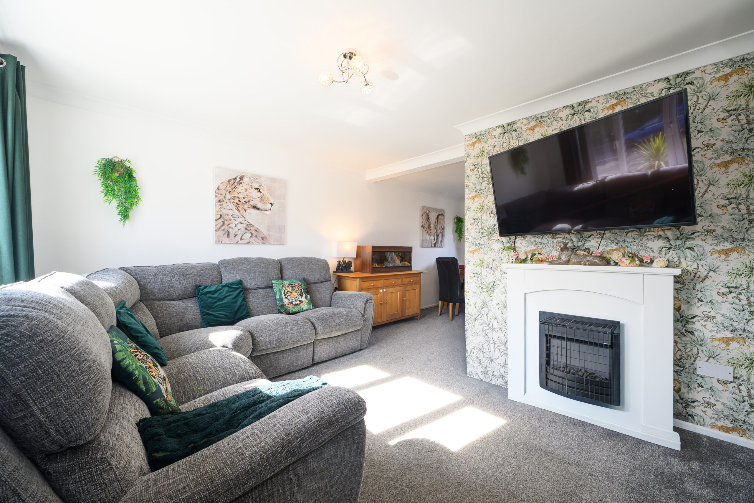 3 Bedroom Semi-Detached Family Home for Sale in Newton-le-Willows (WA12) 3 Bedroom Semi-Detached Family Home for Sale in Newton-le-Willows (WA12)