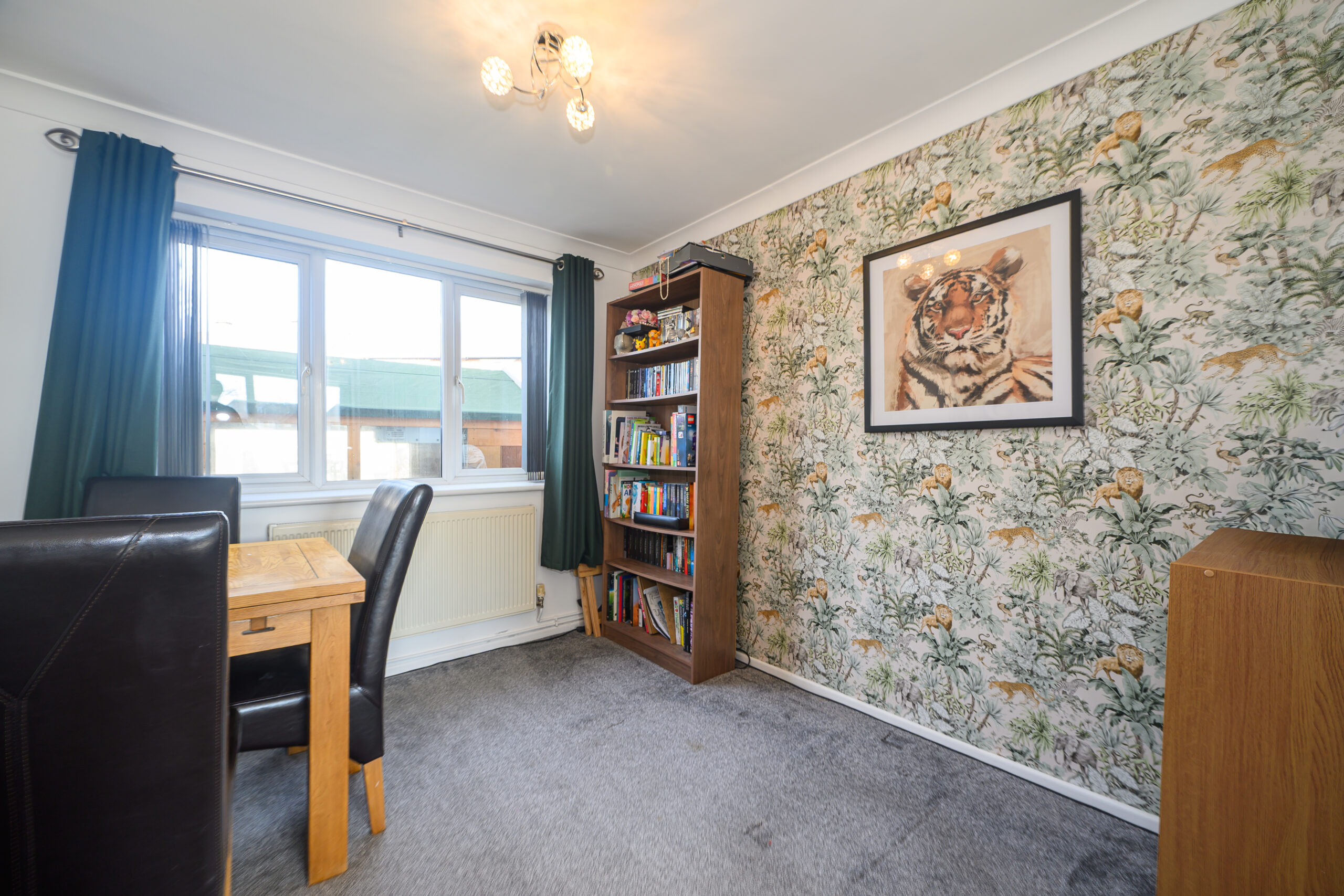 3 Bedroom Semi-Detached Family Home for Sale in Newton-le-Willows (WA12) 3 Bedroom Semi-Detached Family Home for Sale in Newton-le-Willows (WA12)