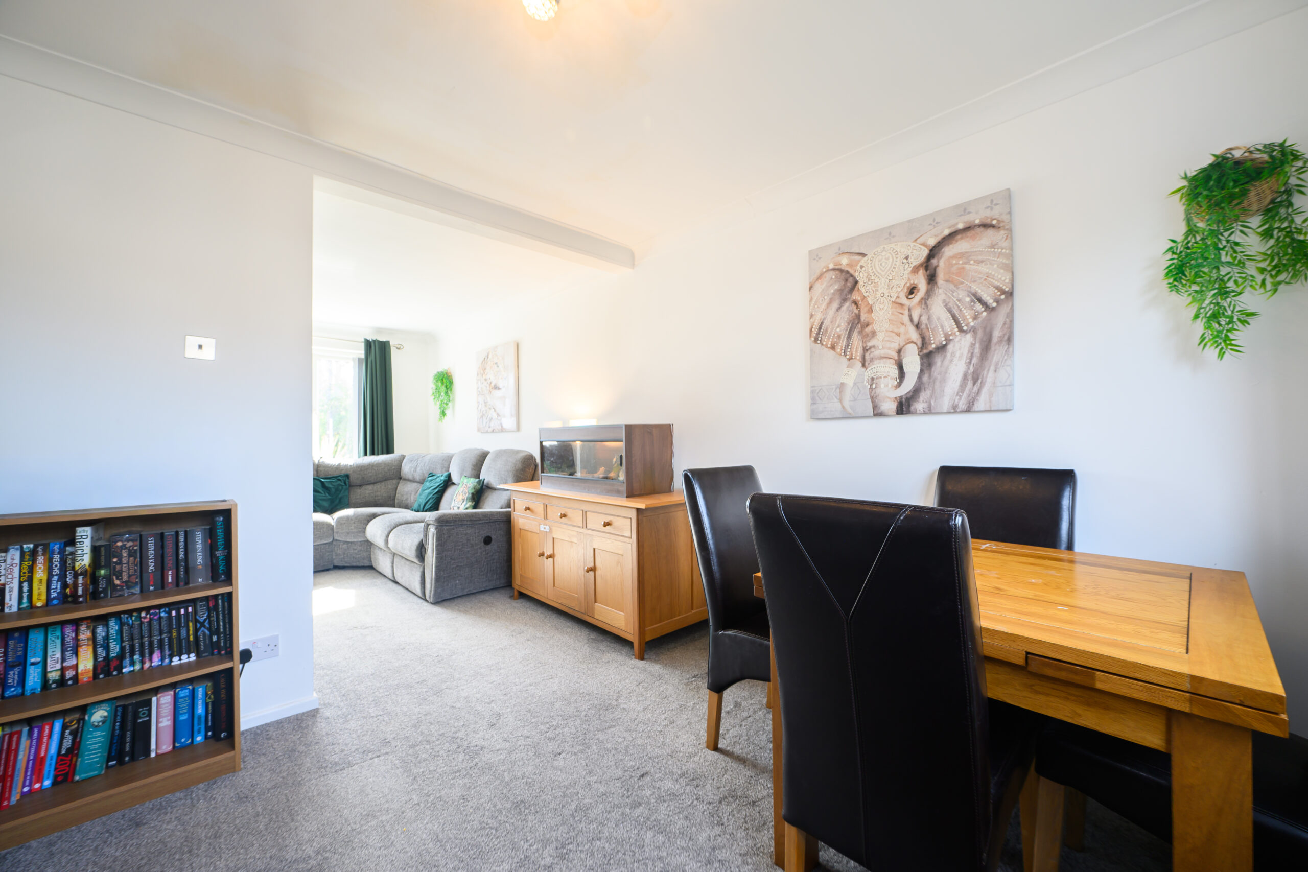 3 Bedroom Semi-Detached Family Home for Sale in Newton-le-Willows (WA12) 3 Bedroom Semi-Detached Family Home for Sale in Newton-le-Willows (WA12)