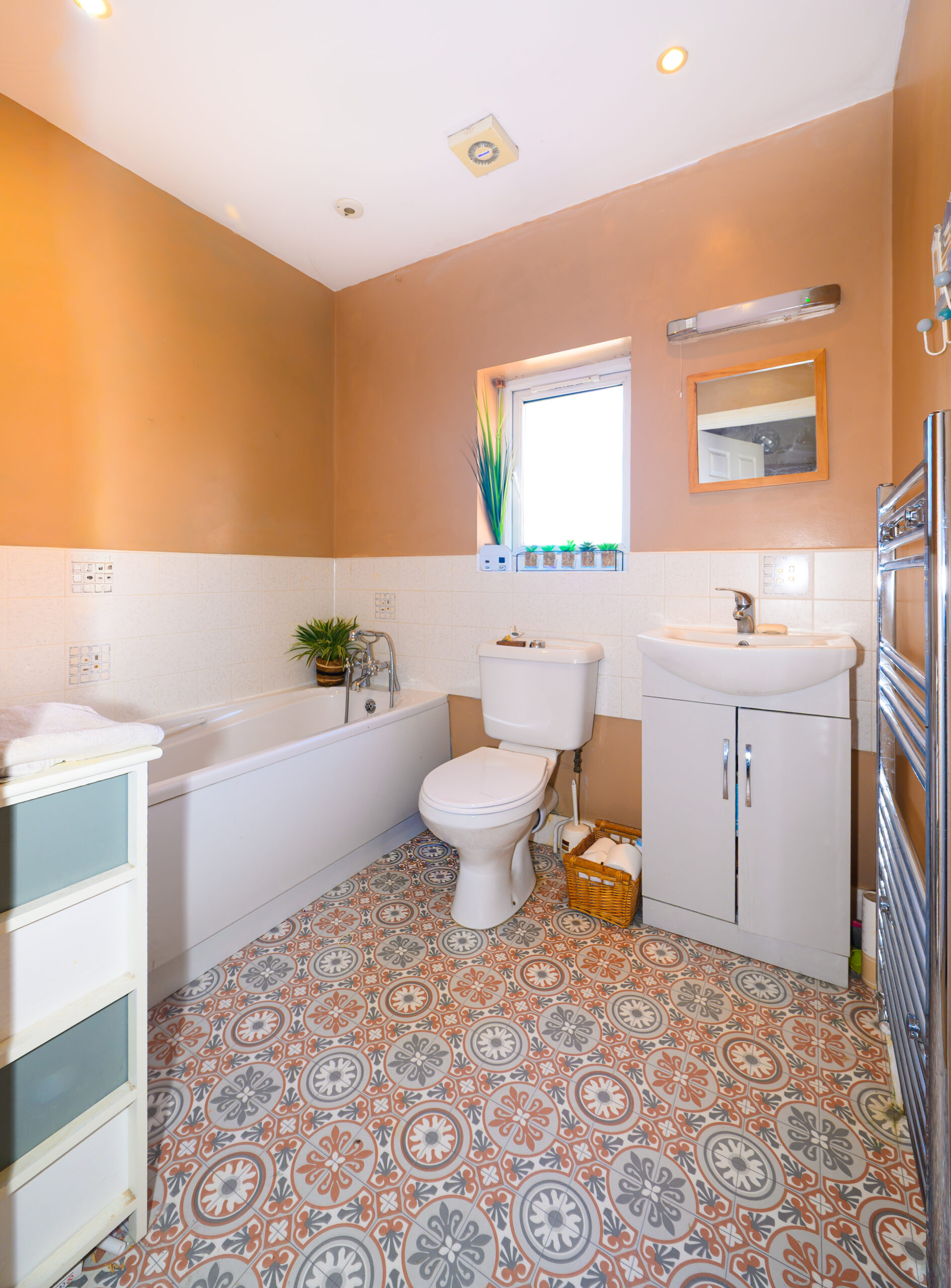 Spacious 4 Bedroom Detached House For Sale In Padgate, Warrington (WA2) Spacious 4 Bedroom Detached House For Sale In Padgate, Warrington (WA2)