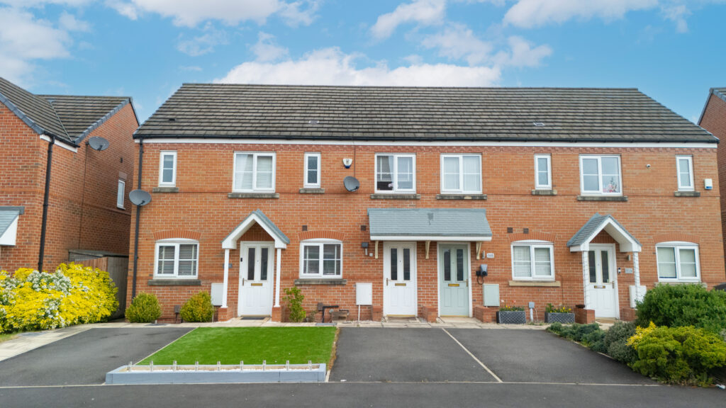Well-Presented 2-Bedroom House For Sale in Newton-Le-Willows (WA12)