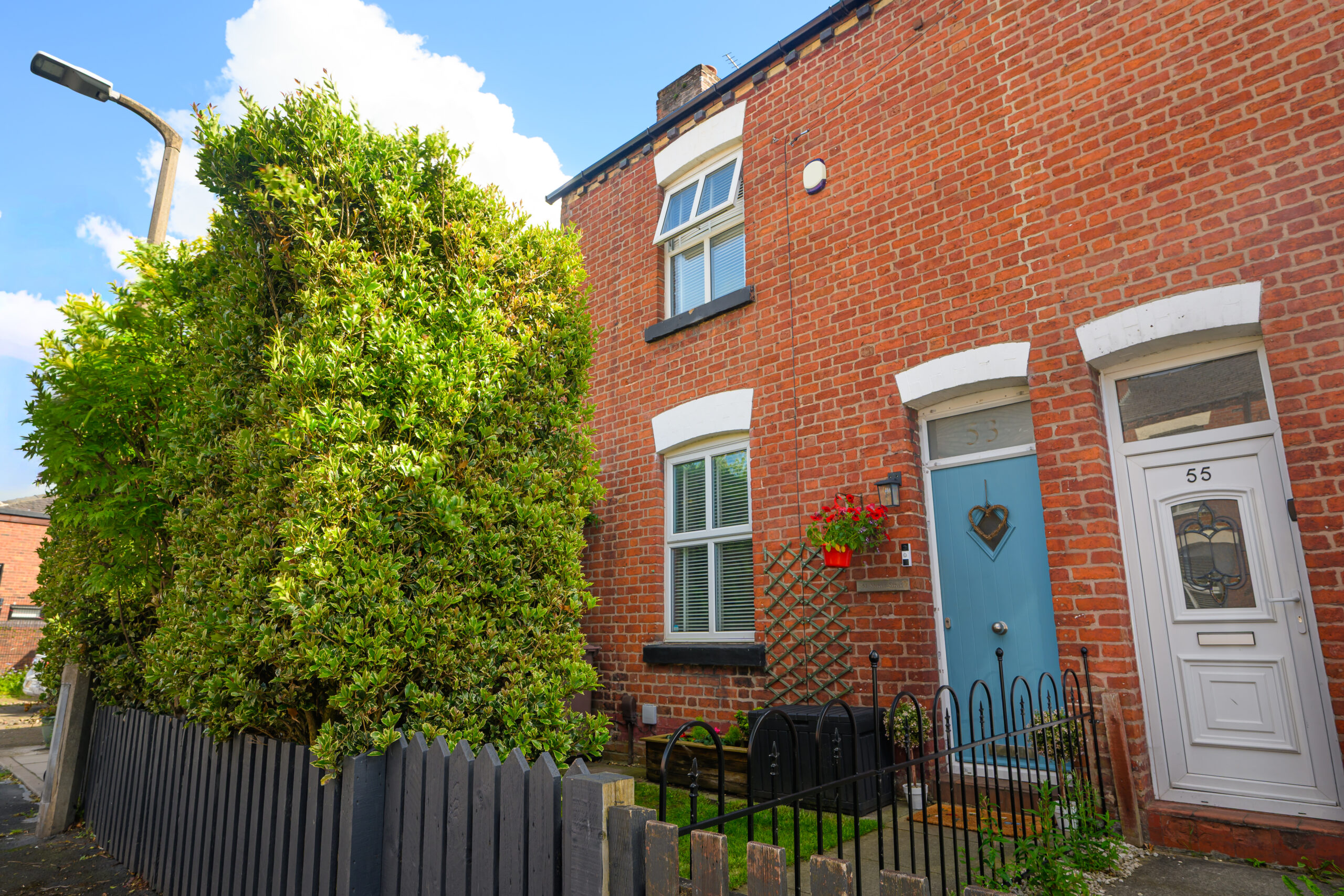 Beautifully Presented 2/3 Bedroom Semi-Detached Home For Sale in Newton-le-Willows (WA12) Beautifully Presented 2/3 Bedroom Semi-Detached Home For Sale in Newton-le-Willows (WA12)
