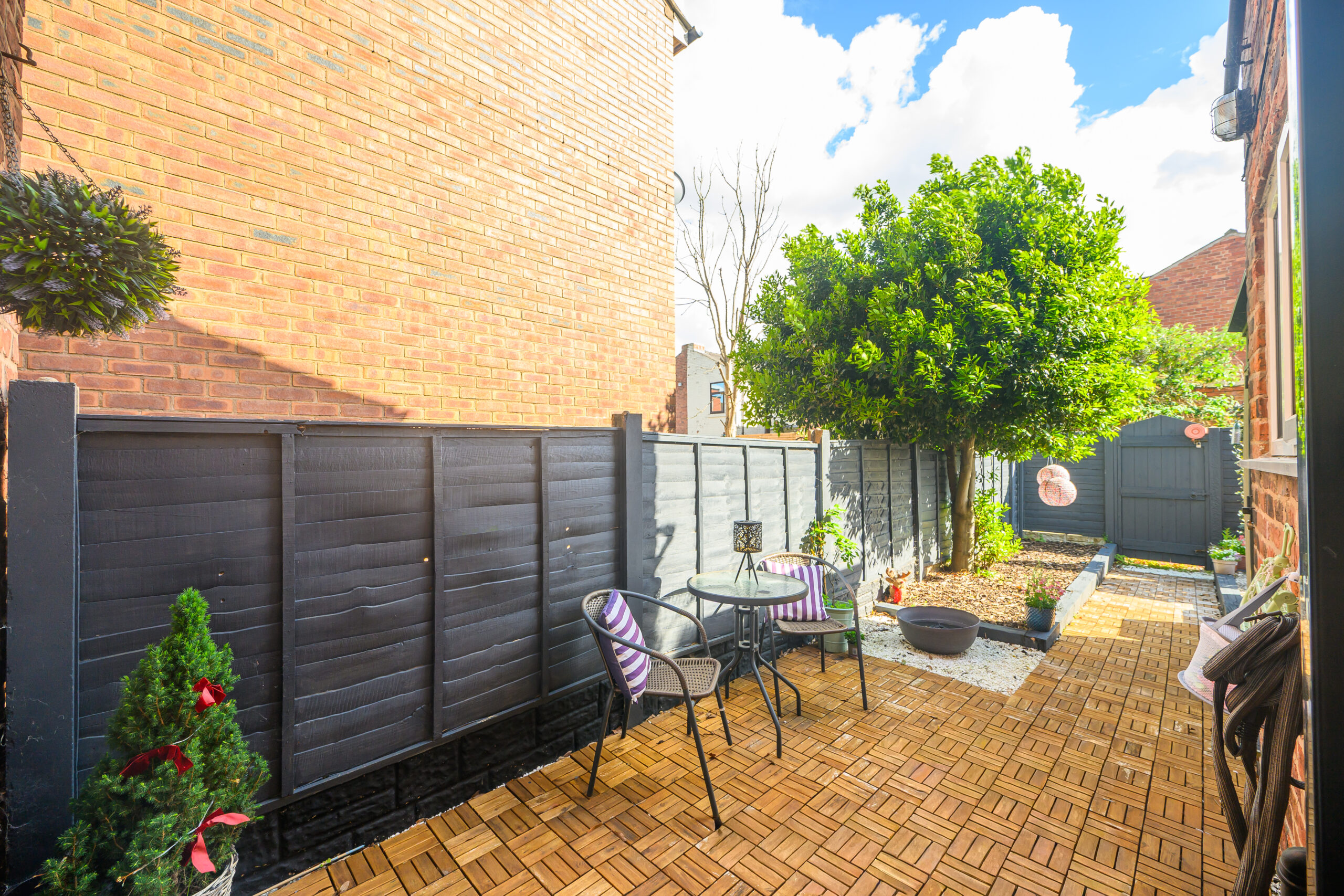 Beautifully Presented 2/3 Bedroom Semi-Detached Home For Sale in Newton-le-Willows (WA12) Beautifully Presented 2/3 Bedroom Semi-Detached Home For Sale in Newton-le-Willows (WA12)