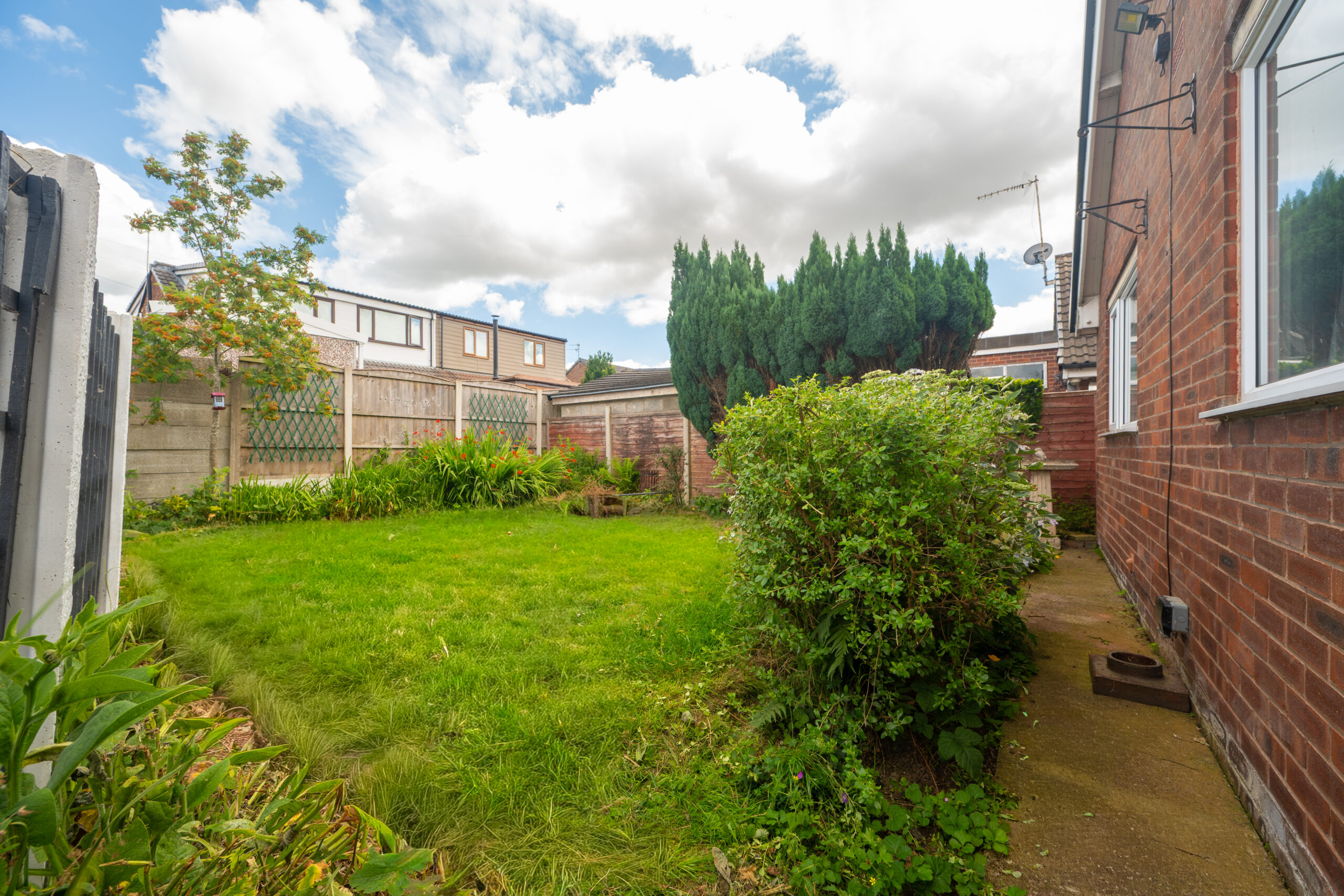 Lovely 3 Bedroom Detached Bungalow For Sale in Newton-le-willows (WA12) Lovely 3 Bedroom Detached Bungalow For Sale in Newton-le-willows (WA12)