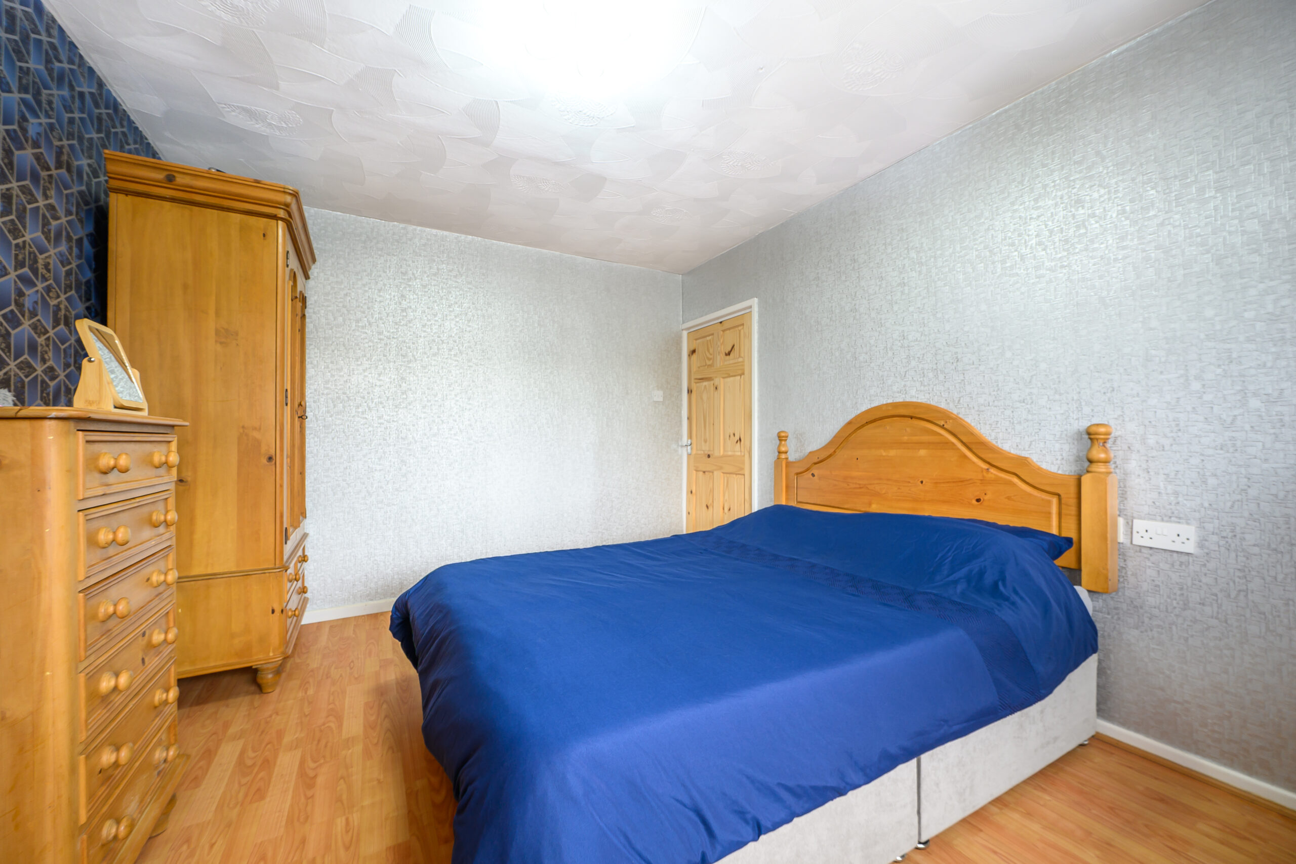 Well-Presented 3-Bedroom Semi-Detached Bungalow for Sale in Newton-Le-Willows (WA12) Well-Presented 3-Bedroom Semi-Detached Bungalow for Sale in Newton-Le-Willows (WA12)
