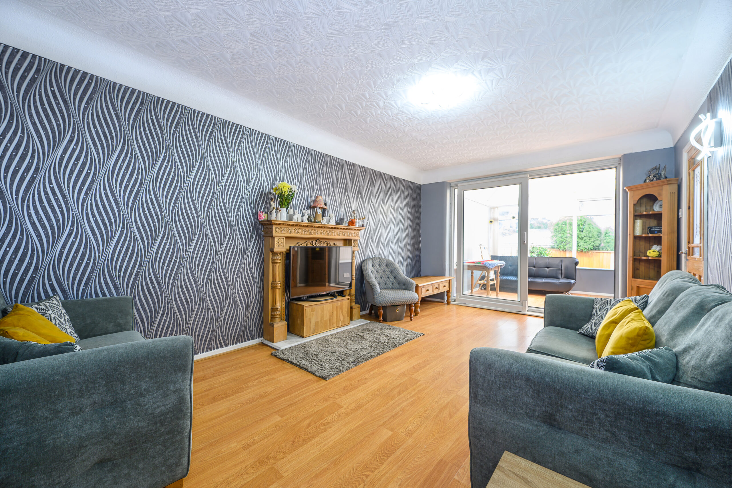 Well-Presented 3-Bedroom Semi-Detached Bungalow for Sale in Newton-Le-Willows (WA12) Well-Presented 3-Bedroom Semi-Detached Bungalow for Sale in Newton-Le-Willows (WA12)