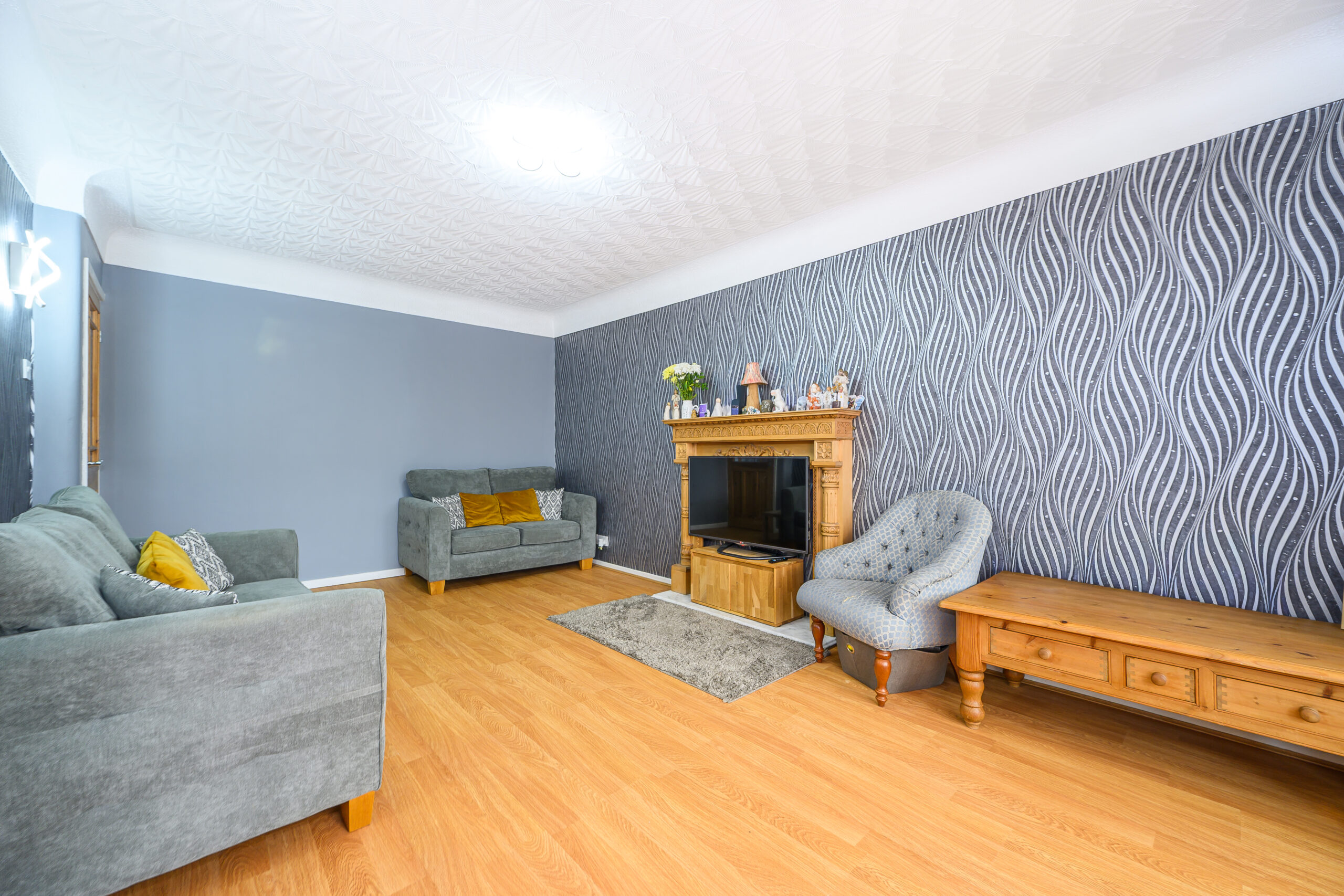 Well-Presented 3-Bedroom Semi-Detached Bungalow for Sale in Newton-Le-Willows (WA12) Well-Presented 3-Bedroom Semi-Detached Bungalow for Sale in Newton-Le-Willows (WA12)