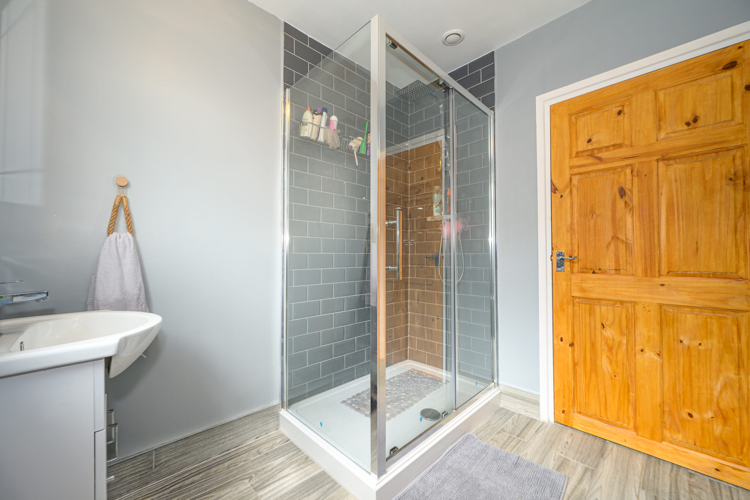 Well-Presented 3-Bedroom Semi-Detached Bungalow for Sale in Newton-Le-Willows (WA12) Well-Presented 3-Bedroom Semi-Detached Bungalow for Sale in Newton-Le-Willows (WA12)