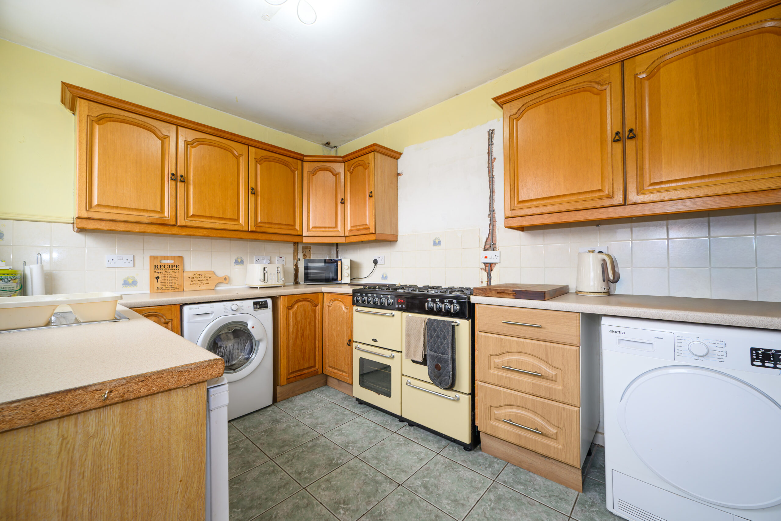 Well-Presented 3-Bedroom Semi-Detached Bungalow for Sale in Newton-Le-Willows (WA12) Well-Presented 3-Bedroom Semi-Detached Bungalow for Sale in Newton-Le-Willows (WA12)