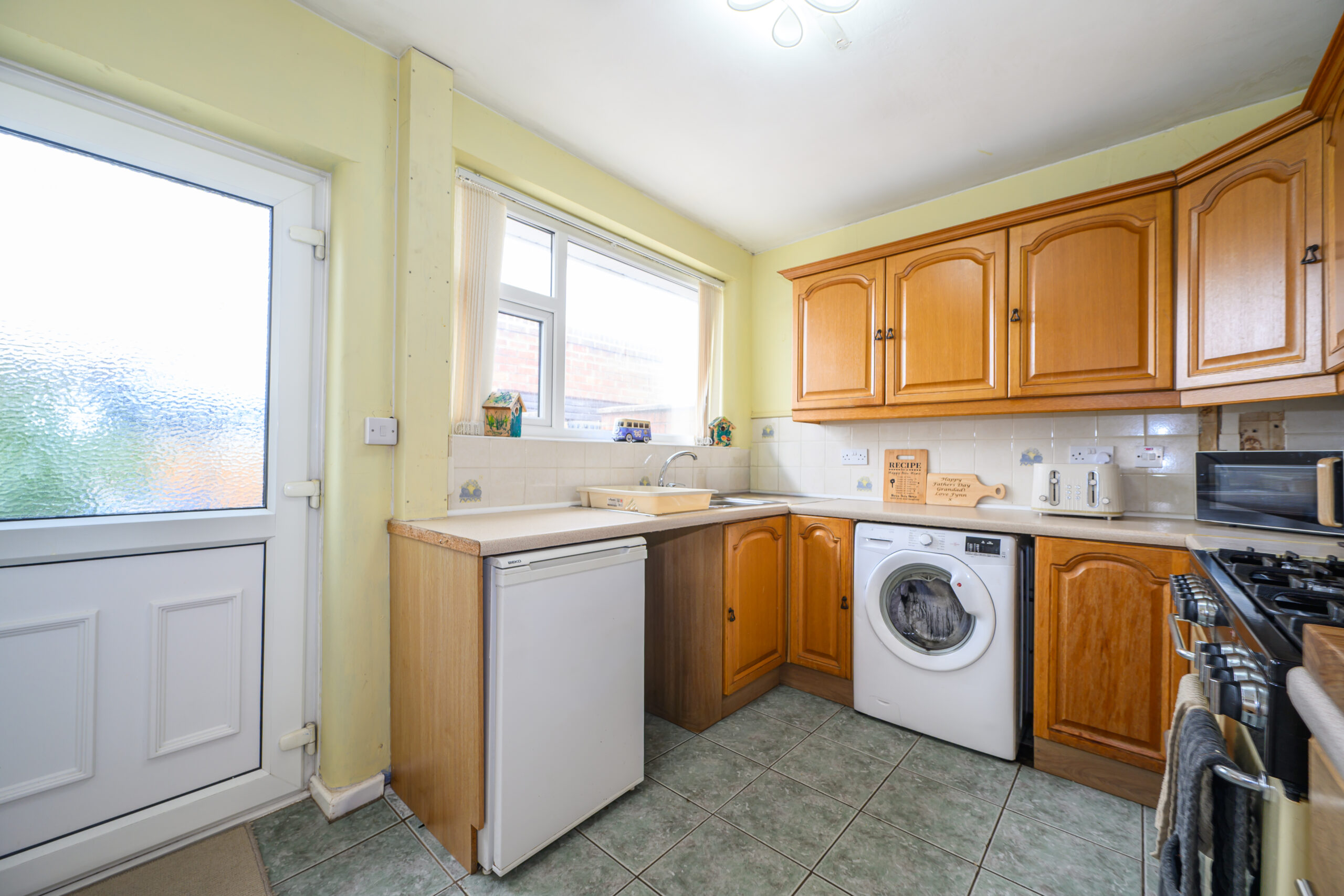 Well-Presented 3-Bedroom Semi-Detached Bungalow for Sale in Newton-Le-Willows (WA12) Well-Presented 3-Bedroom Semi-Detached Bungalow for Sale in Newton-Le-Willows (WA12)