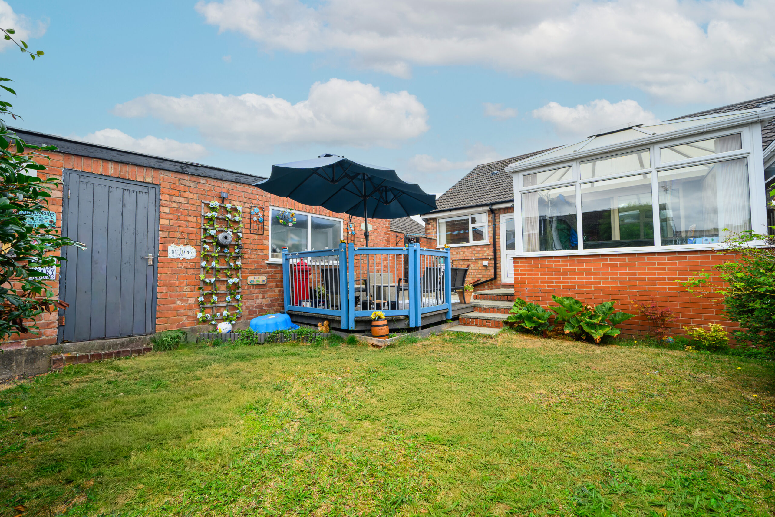 Well-Presented 3-Bedroom Semi-Detached Bungalow for Sale in Newton-Le-Willows (WA12) Well-Presented 3-Bedroom Semi-Detached Bungalow for Sale in Newton-Le-Willows (WA12)