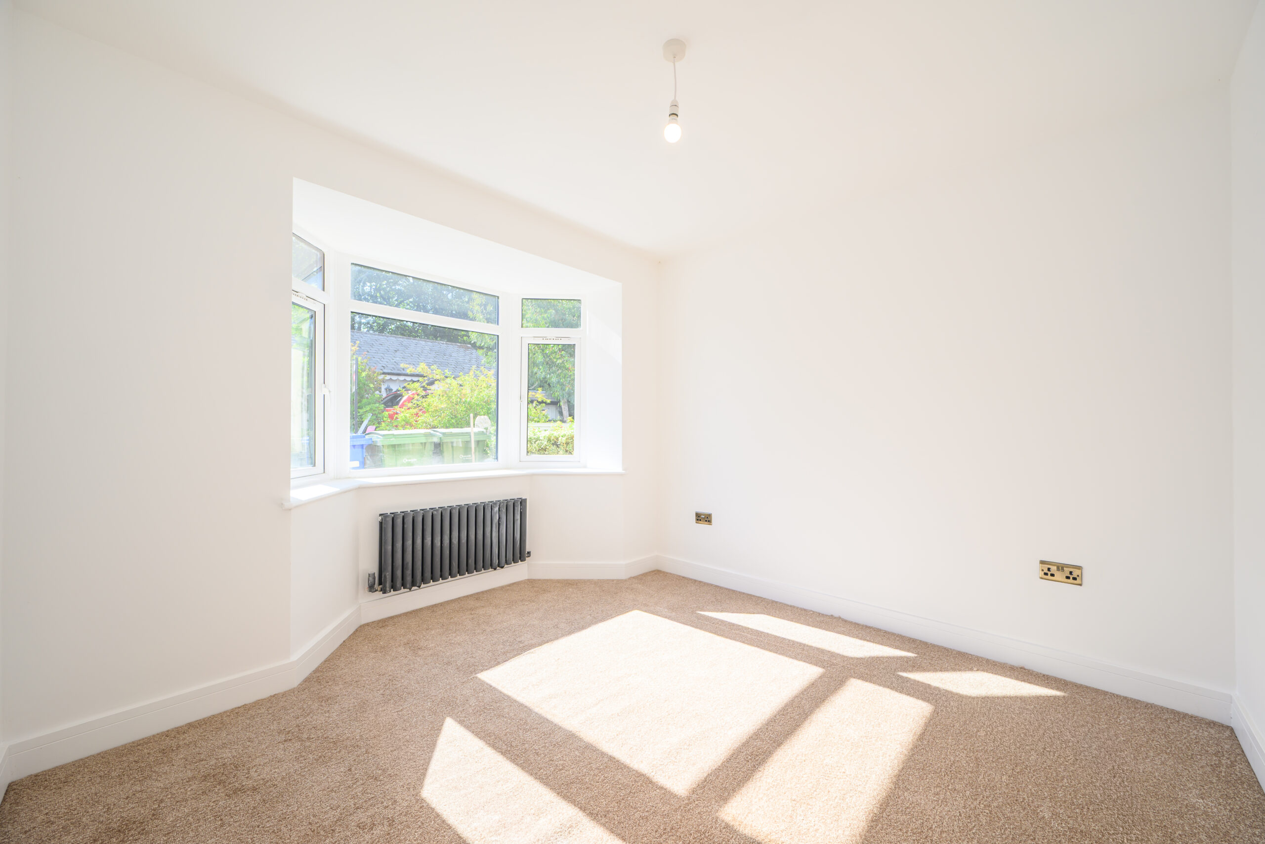 Stunning Fully Renovated 3-Bedroom Bungalow For Sale in Winwick, Warrington (WA2) Stunning Fully Renovated 3-Bedroom Bungalow For Sale in Winwick, Warrington (WA2)