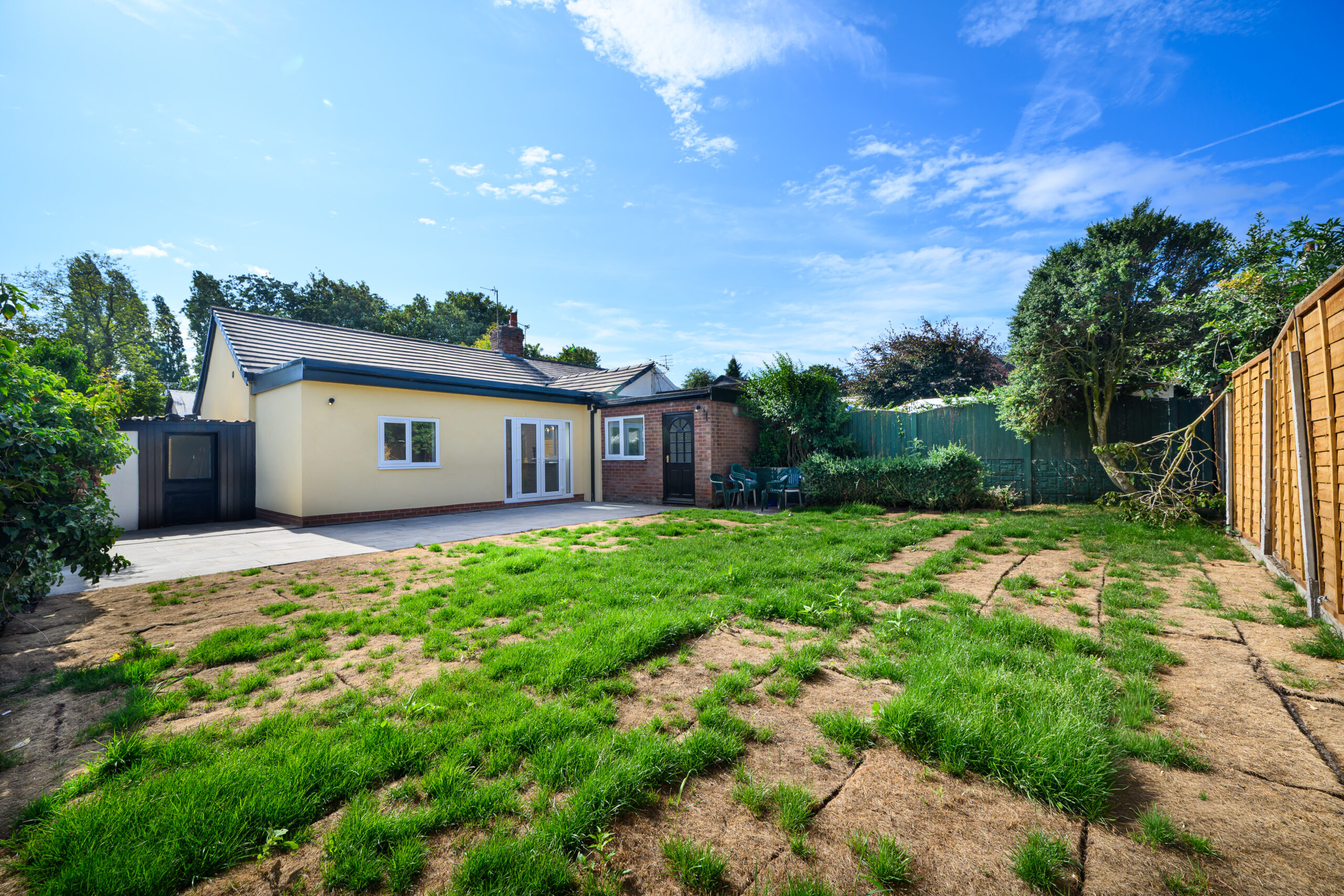 Stunning Fully Renovated 3-Bedroom Bungalow For Sale in Winwick, Warrington (WA2) Stunning Fully Renovated 3-Bedroom Bungalow For Sale in Winwick, Warrington (WA2)