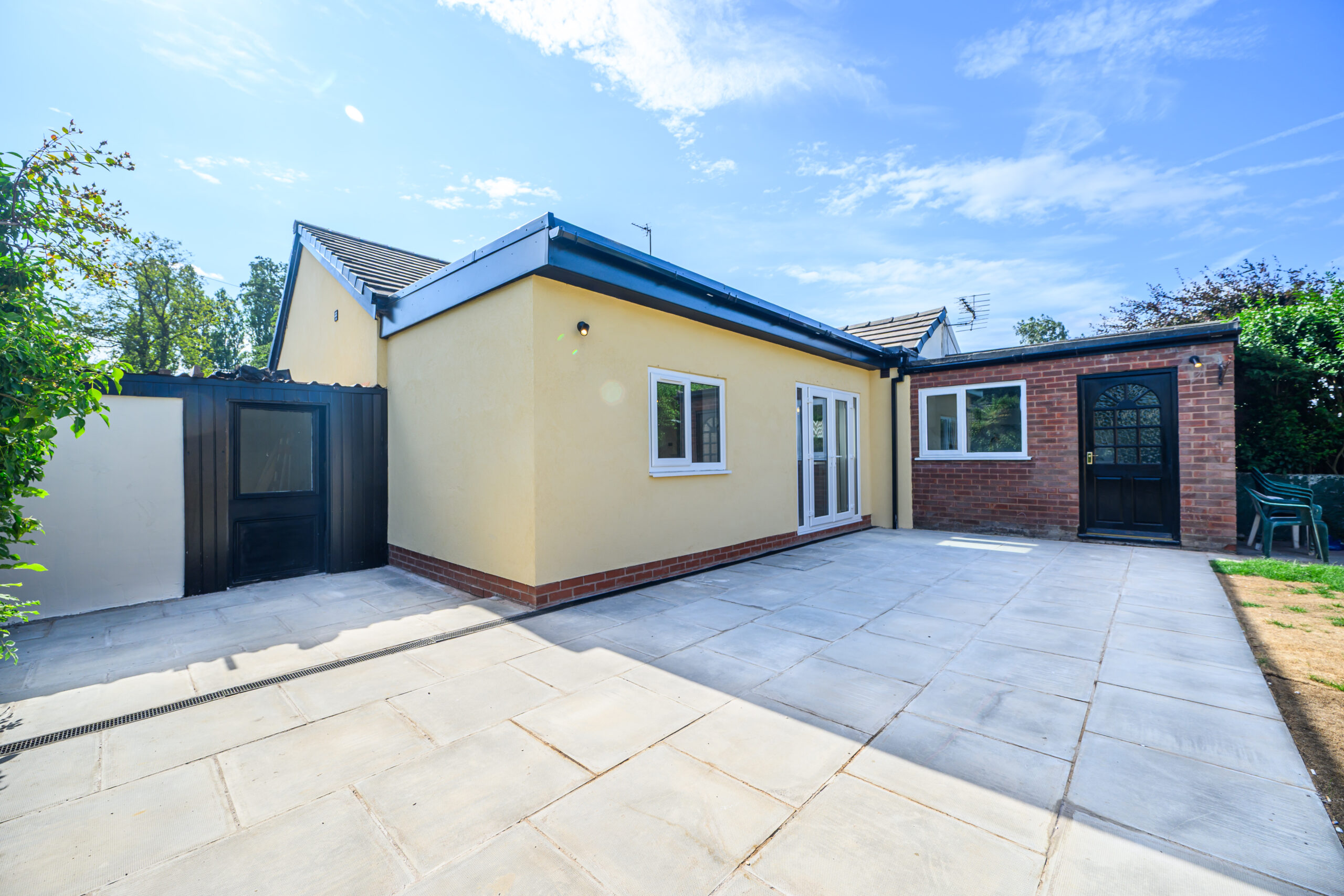 Stunning Fully Renovated 3-Bedroom Bungalow For Sale in Winwick, Warrington (WA2) Stunning Fully Renovated 3-Bedroom Bungalow For Sale in Winwick, Warrington (WA2)