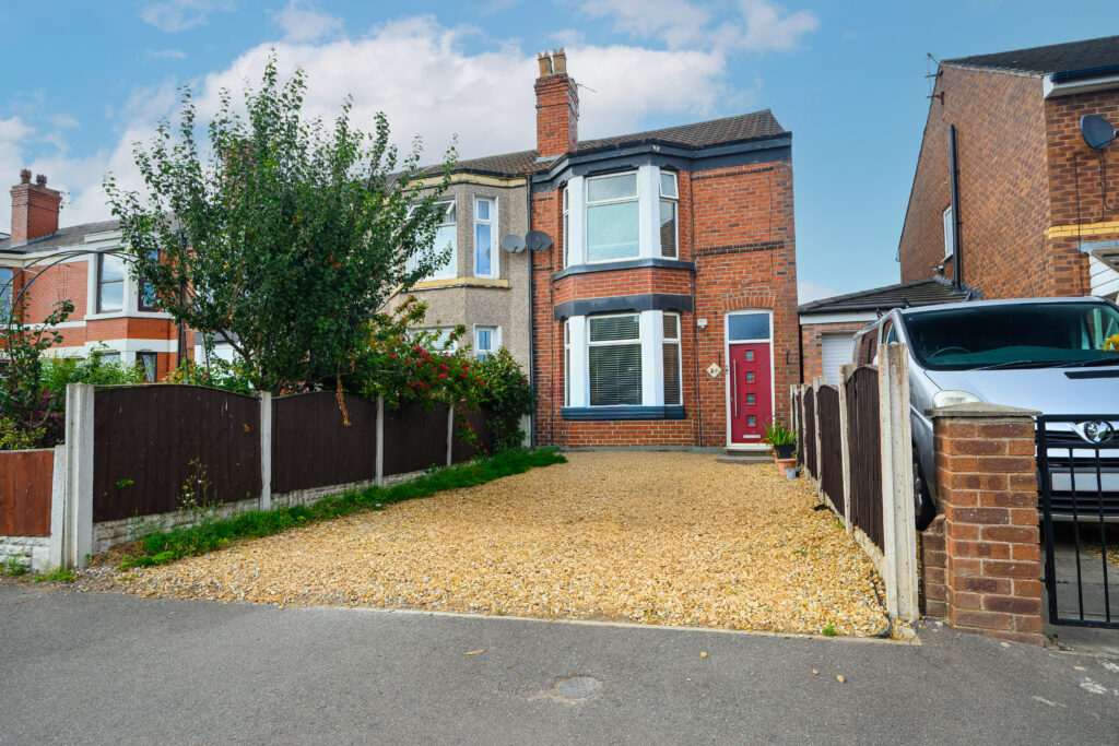 Spacious 3-Bedroom End-Terrace Home for Sale in Newton-Le-Willows (WA12)`