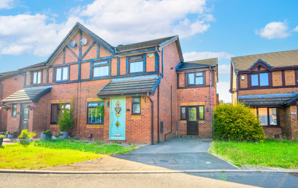 Beautifully Presented 4 Bedroom Semi-Detached Family Home for Sale in St. Helens (WA9)