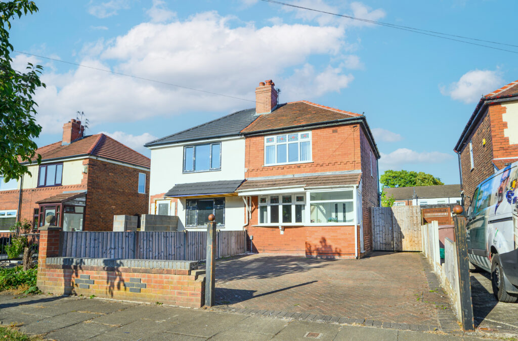 Beautifully Renovated 2-Bedroom Semi-Detached Home for Sale in Newton-Le-Willows (WA12)