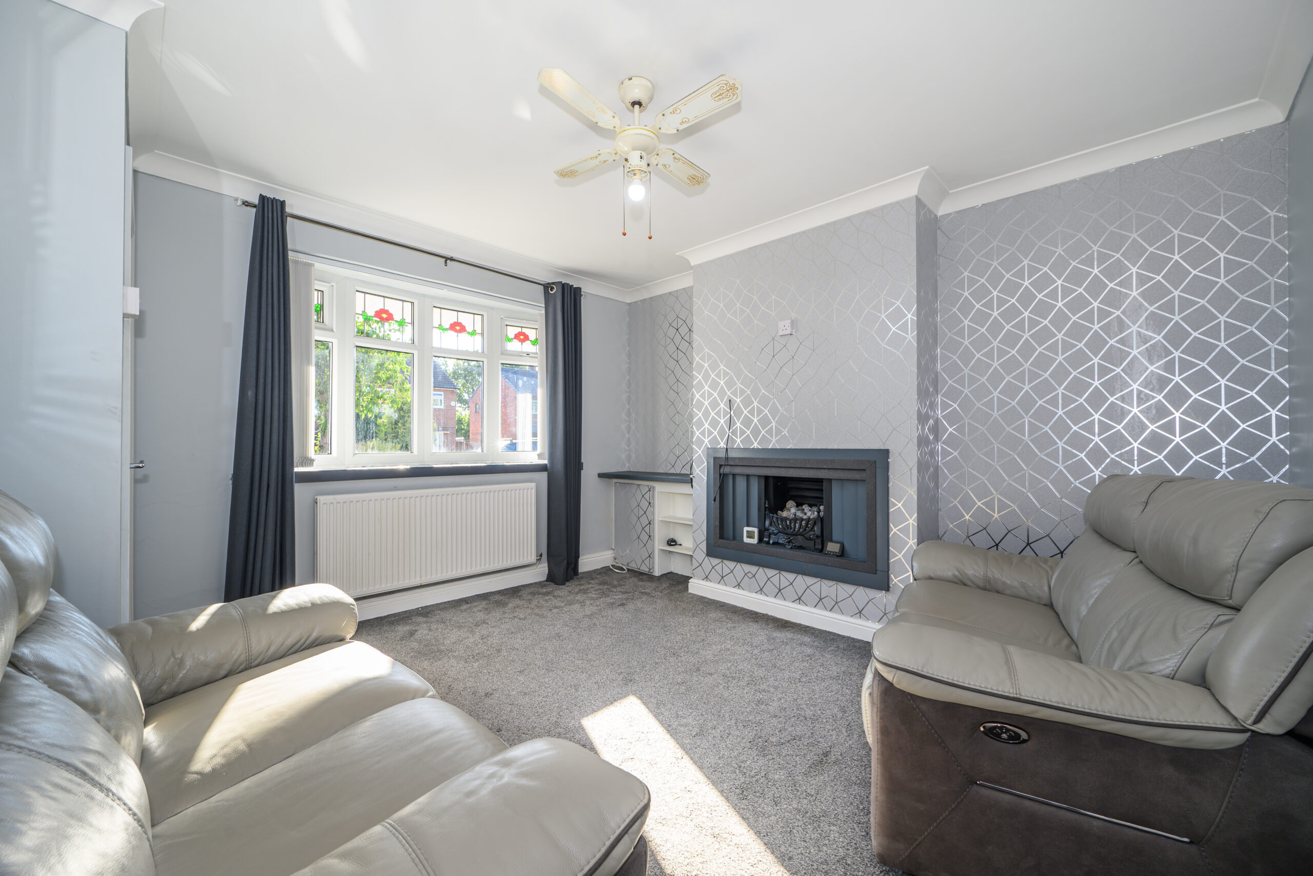 Beautifully Renovated 2-Bedroom Semi-Detached Home for Sale in Newton-Le-Willows (WA12) Beautifully Renovated 2-Bedroom Semi-Detached Home for Sale in Newton-Le-Willows (WA12)