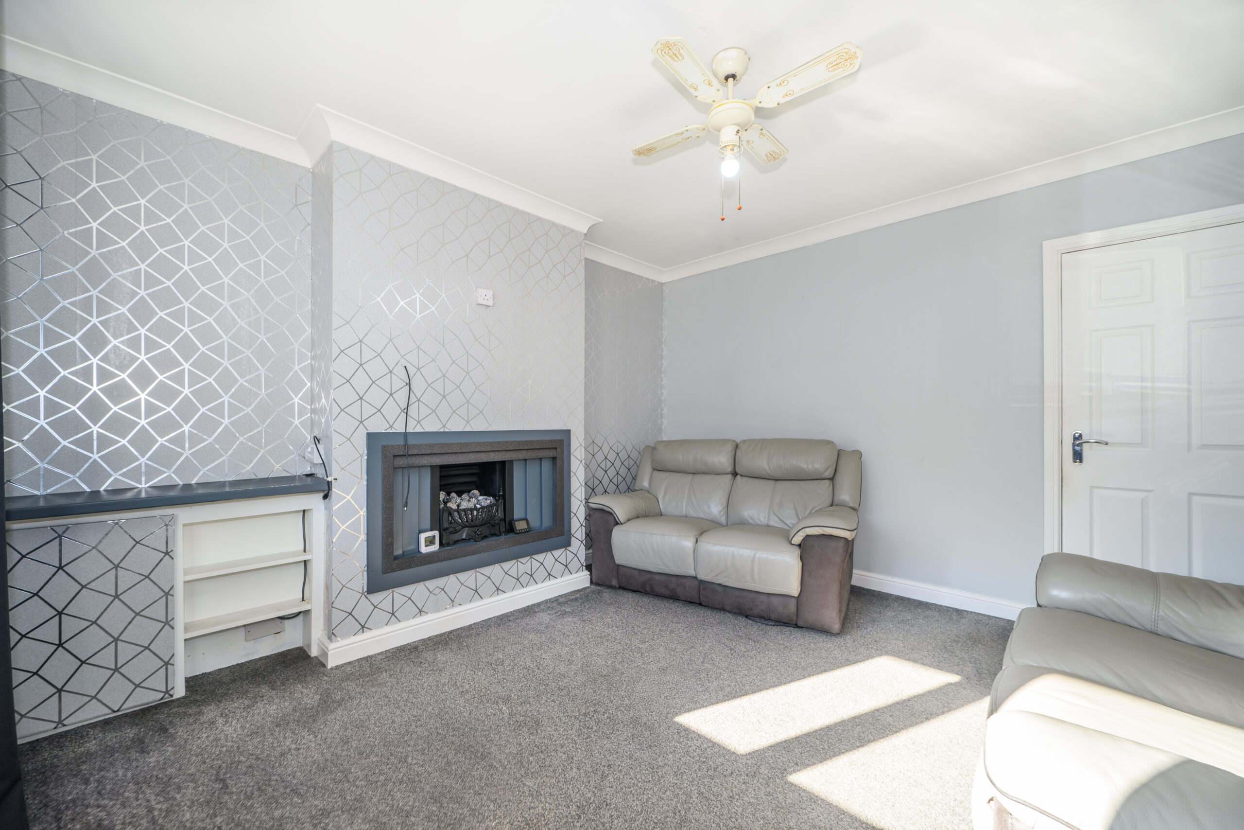 Beautifully Renovated 2-Bedroom Semi-Detached Home for Sale in Newton-Le-Willows (WA12) Beautifully Renovated 2-Bedroom Semi-Detached Home for Sale in Newton-Le-Willows (WA12)