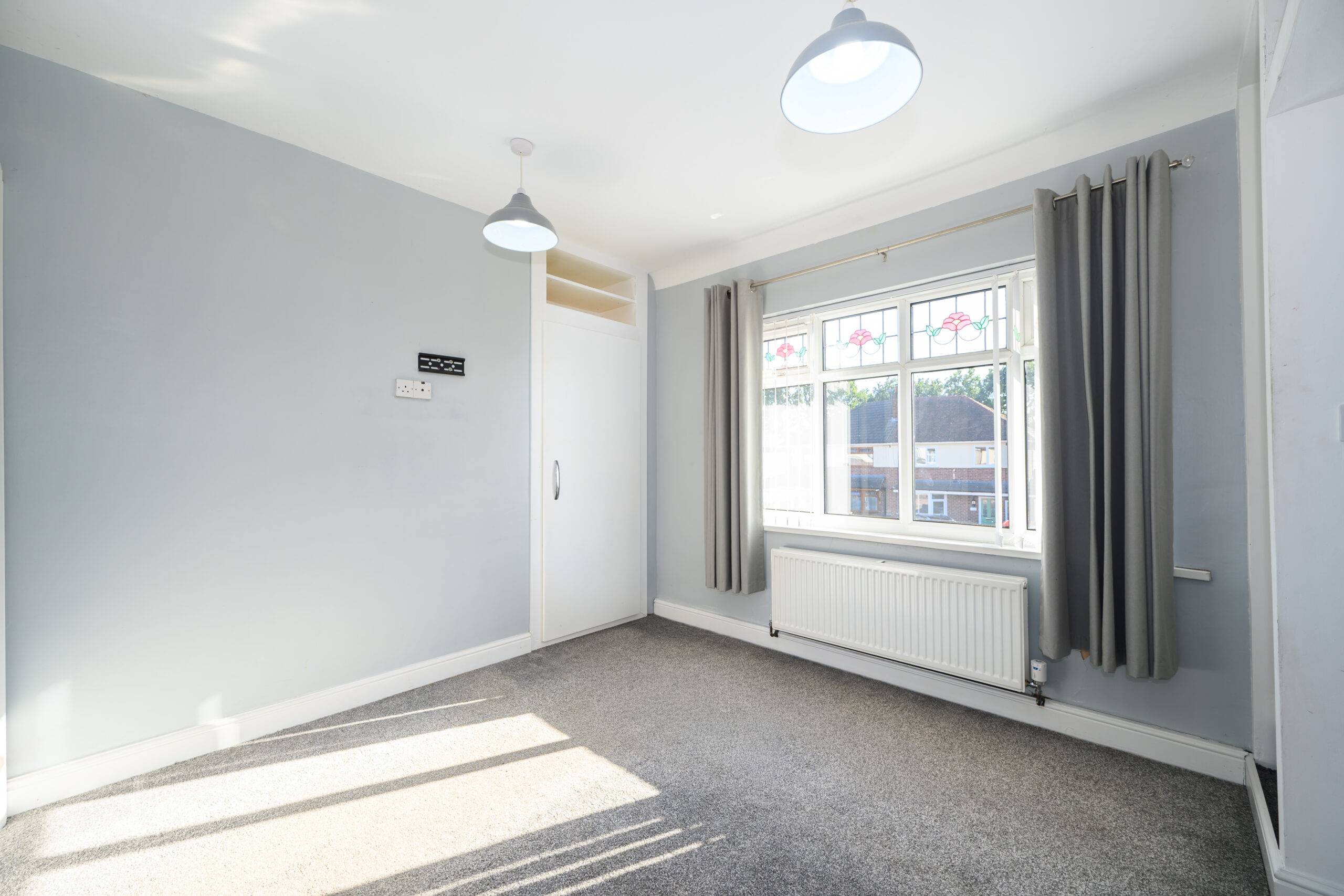 Beautifully Renovated 2-Bedroom Semi-Detached Home for Sale in Newton-Le-Willows (WA12) Beautifully Renovated 2-Bedroom Semi-Detached Home for Sale in Newton-Le-Willows (WA12)