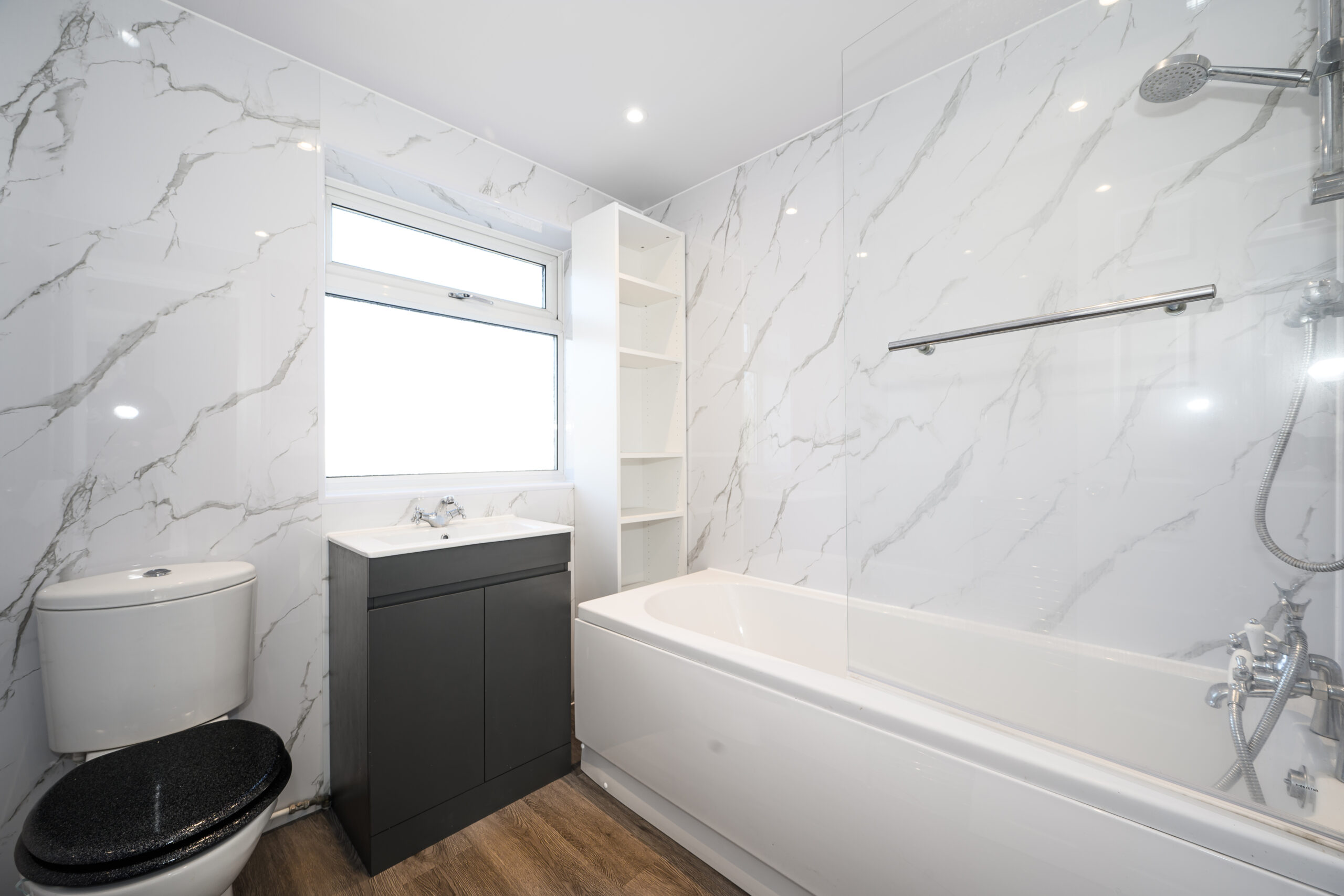 Beautifully Renovated 2-Bedroom Semi-Detached Home for Sale in Newton-Le-Willows (WA12) Beautifully Renovated 2-Bedroom Semi-Detached Home for Sale in Newton-Le-Willows (WA12)