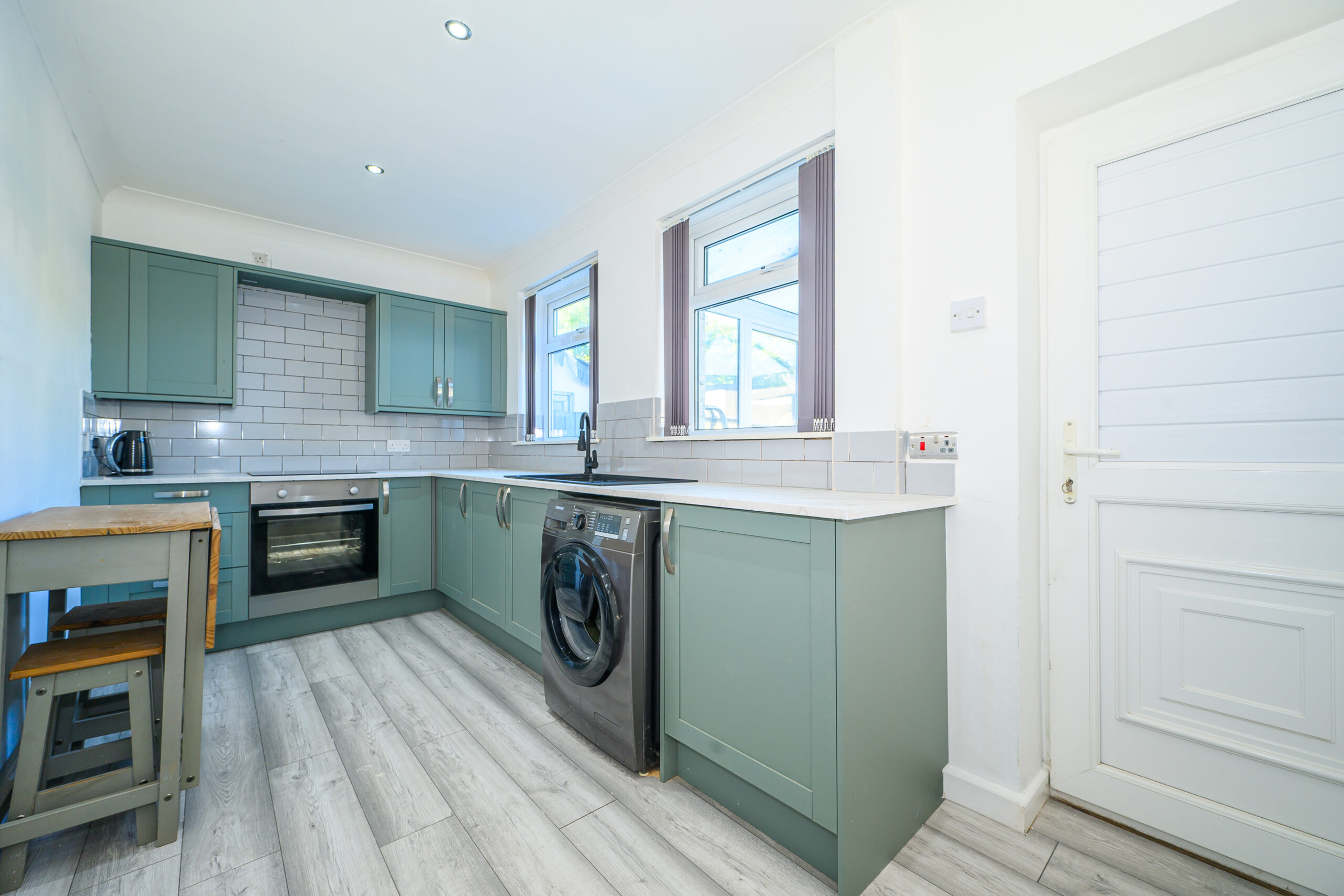 Beautifully Renovated 2-Bedroom Semi-Detached Home for Sale in Newton-Le-Willows (WA12) Beautifully Renovated 2-Bedroom Semi-Detached Home for Sale in Newton-Le-Willows (WA12)