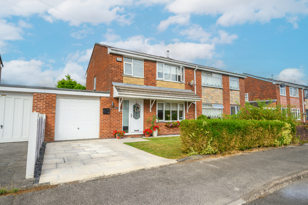 Stunning 3 Bedroom Semi-Detached Home for Sale in Lowton (WA3)