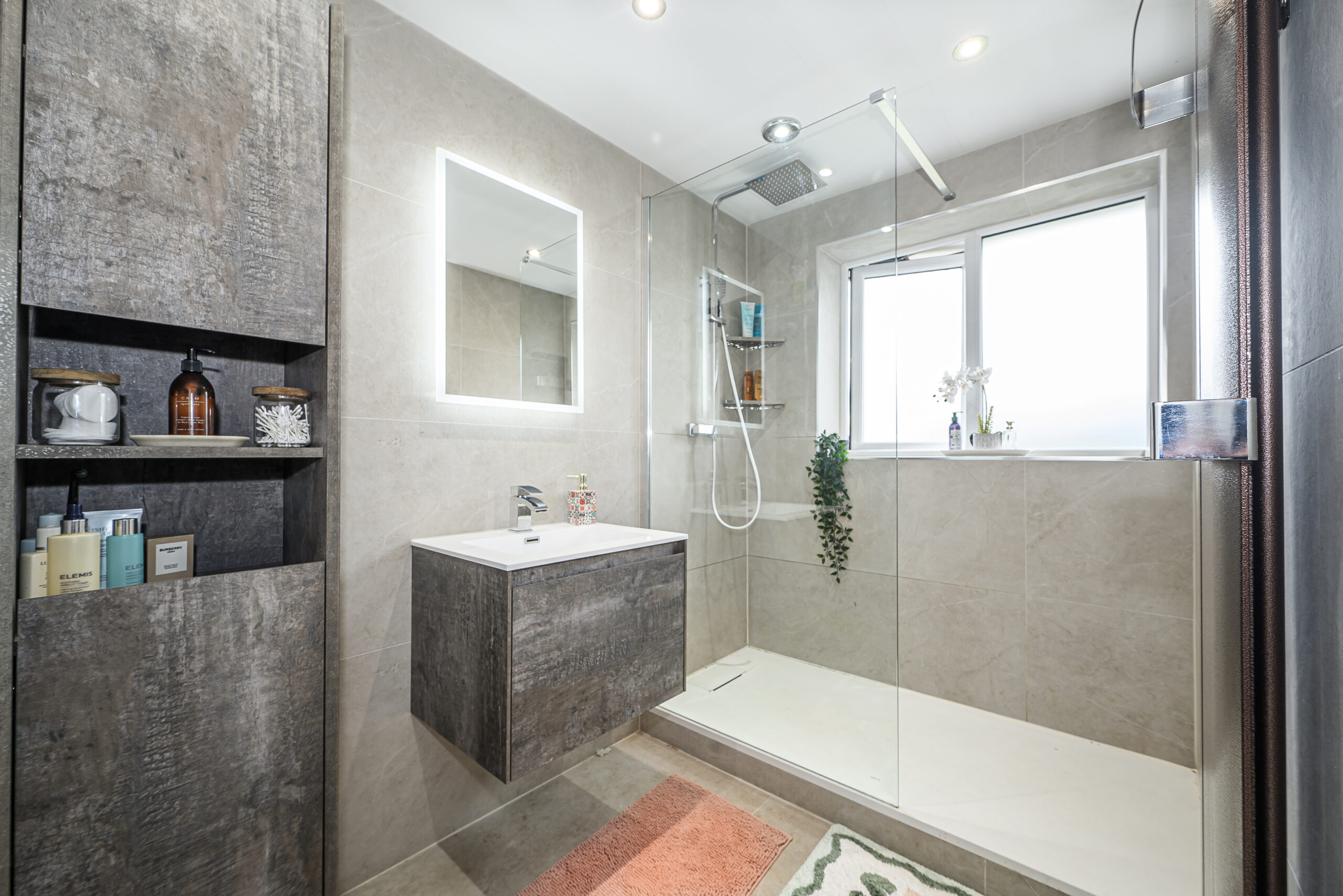 Stunning 3 Bedroom Semi-Detached Home for Sale in Lowton (WA3) Stunning 3 Bedroom Semi-Detached Home for Sale in Lowton (WA3)