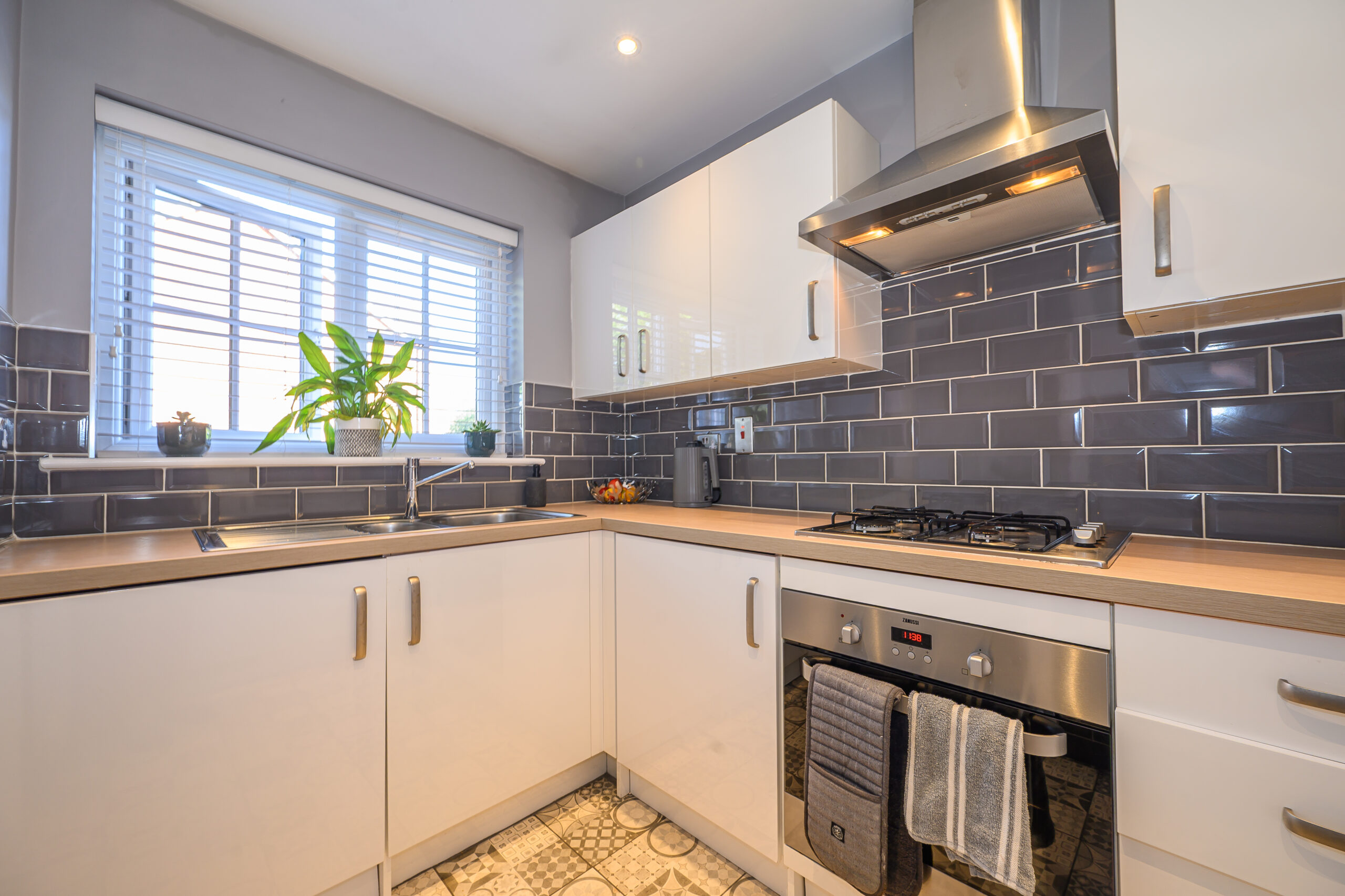 Beautiful 2 Bedroom Home For Sale in Newton-Le-Willows (WA12) Beautiful 2 Bedroom Home For Sale in Newton-Le-Willows (WA12)