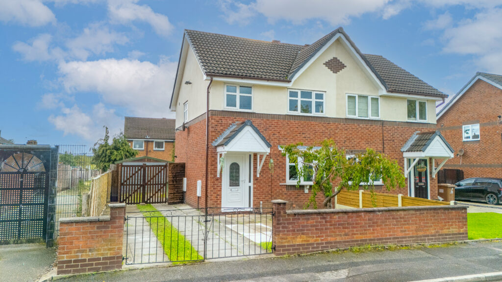 Charming 3-Bedroom Semi-Detached Home For Sale in Newton-le-Willows (WA12)