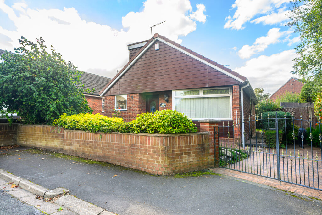 Tucked Away 3-Bedroom Detached Dormer Bungalow For Sale in Newton-Le-Willows