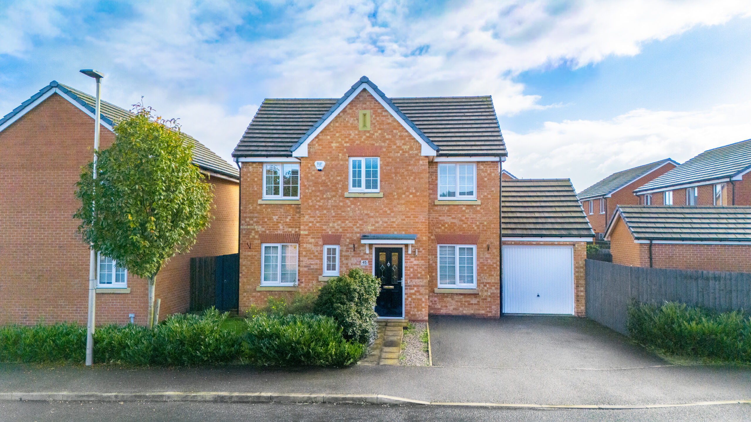Spacious 4-Bedroom Detached Home For Sale in Lowton (WA3) Spacious 4-Bedroom Detached Home For Sale in Lowton (WA3)