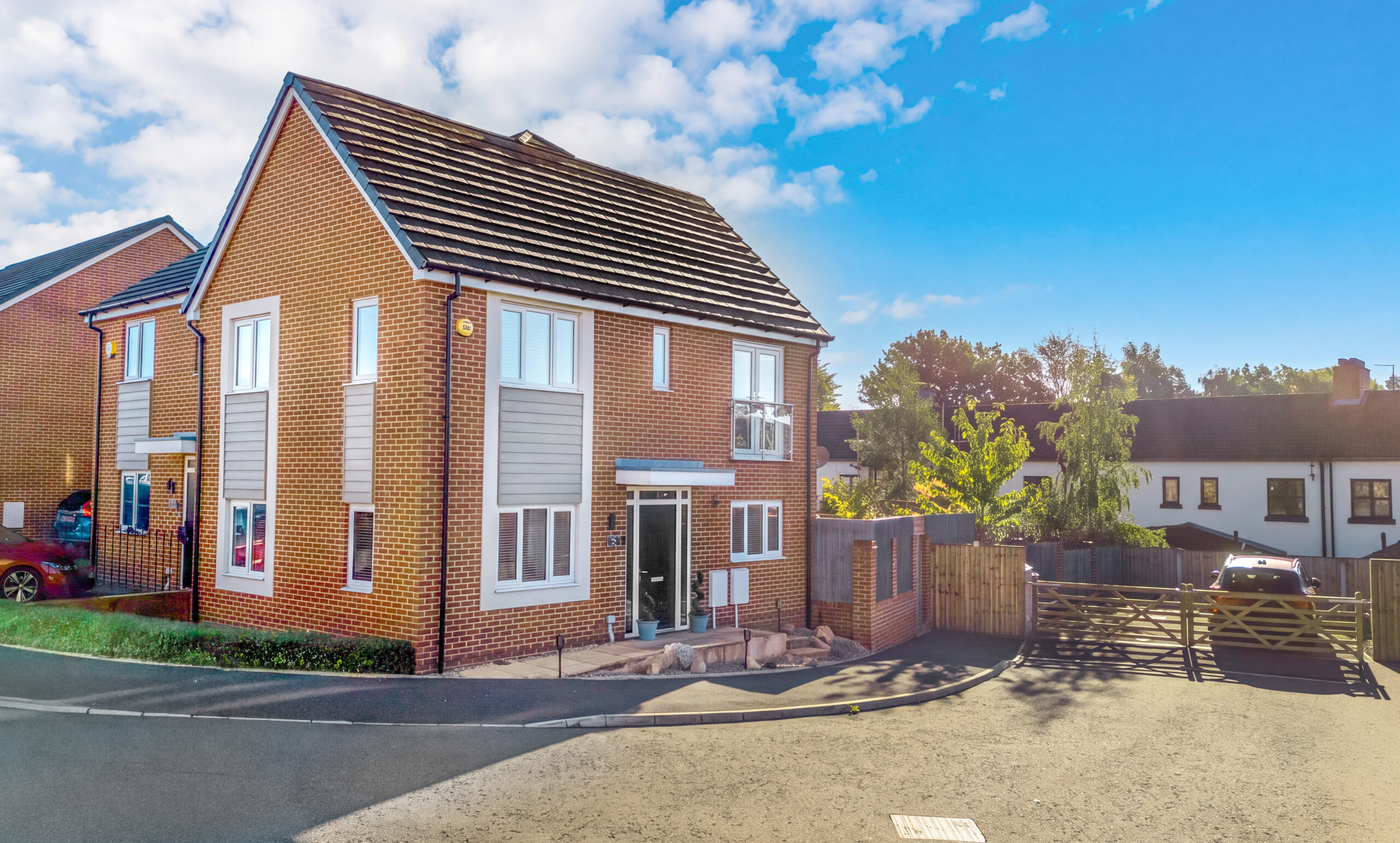 Spacious 3-Bedroom Semi-Detached House For Sale in Newton-le-Willows (WA12) Spacious 3-Bedroom Semi-Detached House For Sale in Newton-le-Willows (WA12)