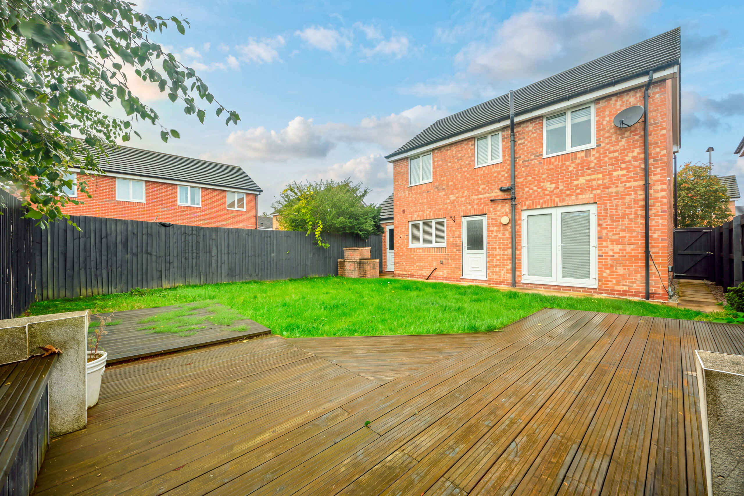 Spacious 4-Bedroom Detached Home For Sale in Lowton (WA3) Spacious 4-Bedroom Detached Home For Sale in Lowton (WA3)